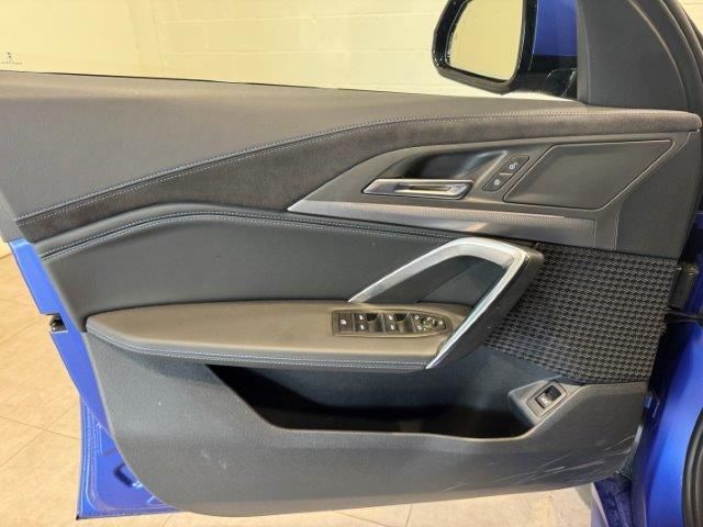 BMW iX2 xDrive30 color Azul. Año 2025. 230KW(313CV). Eléctrico. En concesionario Quadis Munich - Terrassa de Barcelona