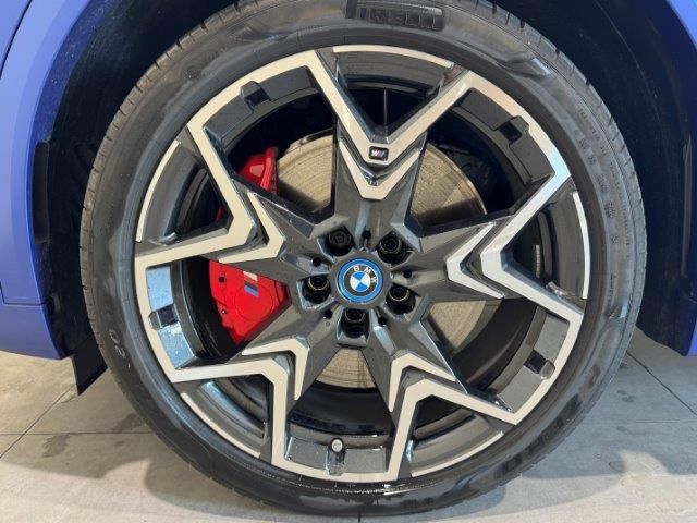 BMW iX2 xDrive30 color Azul. Año 2025. 230KW(313CV). Eléctrico. En concesionario Quadis Munich - Terrassa de Barcelona