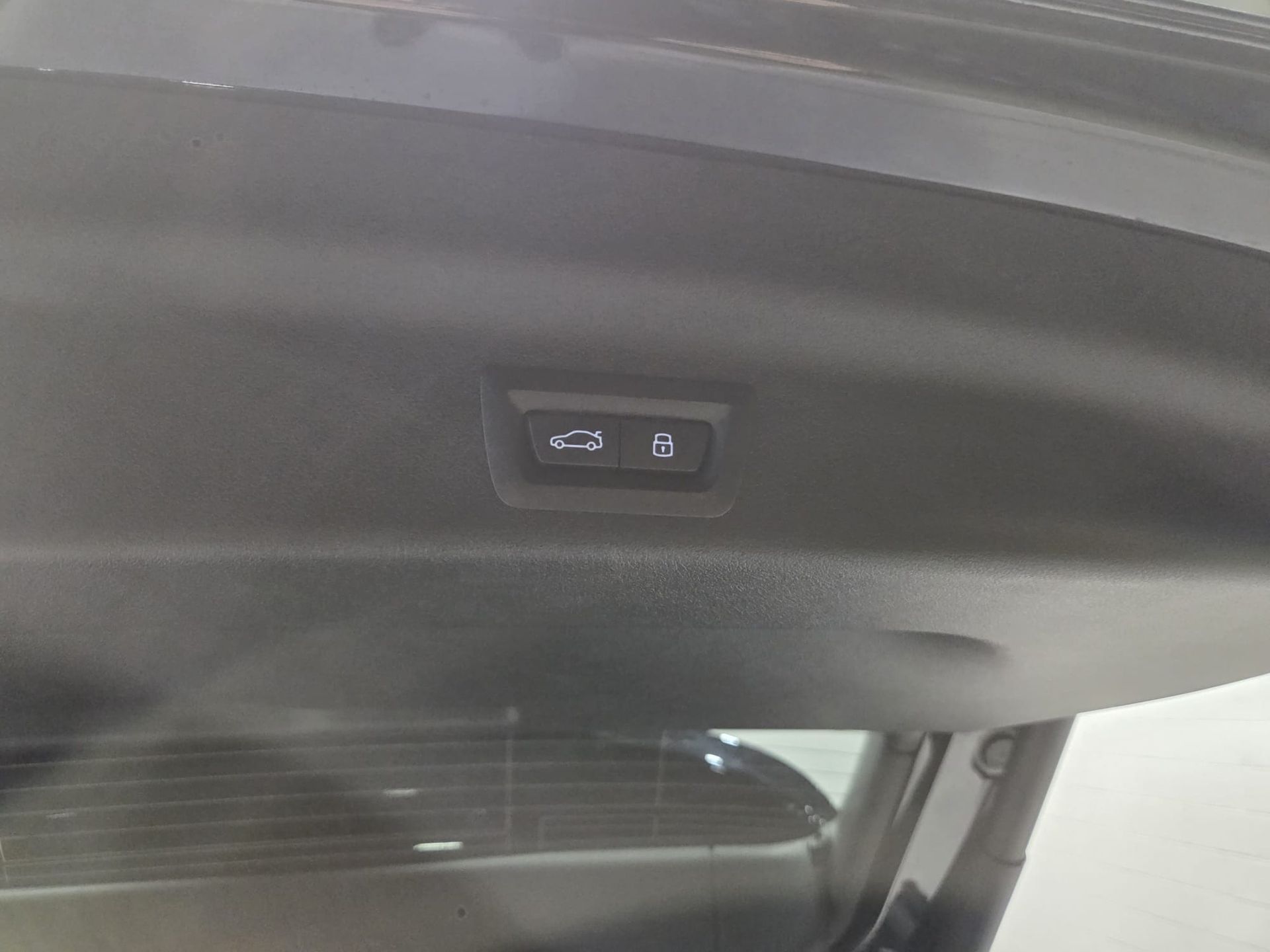 BMW iX1 xDrive30 color Negro. Año 2025. 230KW(313CV). Eléctrico. En concesionario Quadis Munich de Barcelona