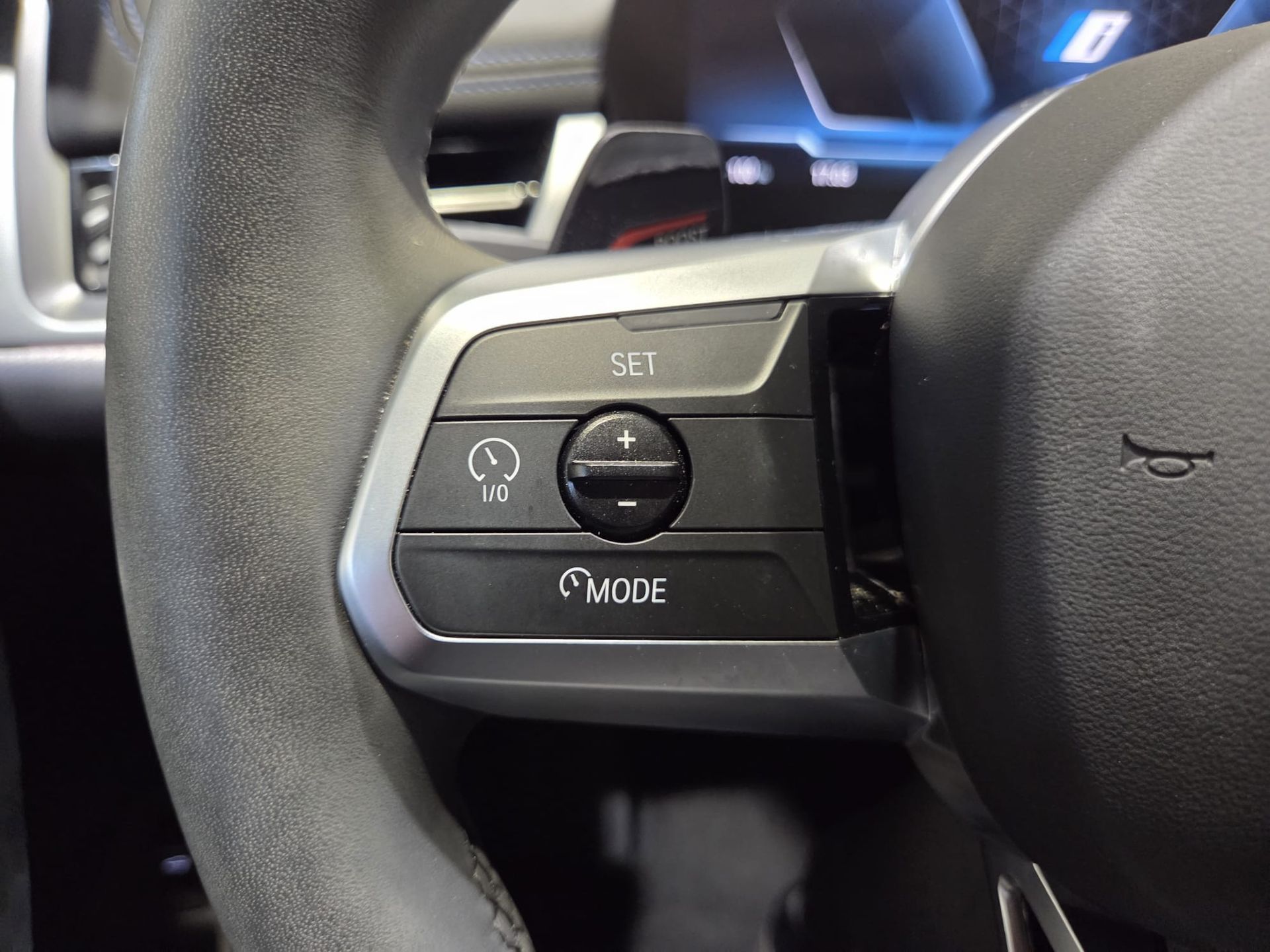 BMW iX1 xDrive30 color Negro. Año 2025. 230KW(313CV). Eléctrico. En concesionario Quadis Munich de Barcelona