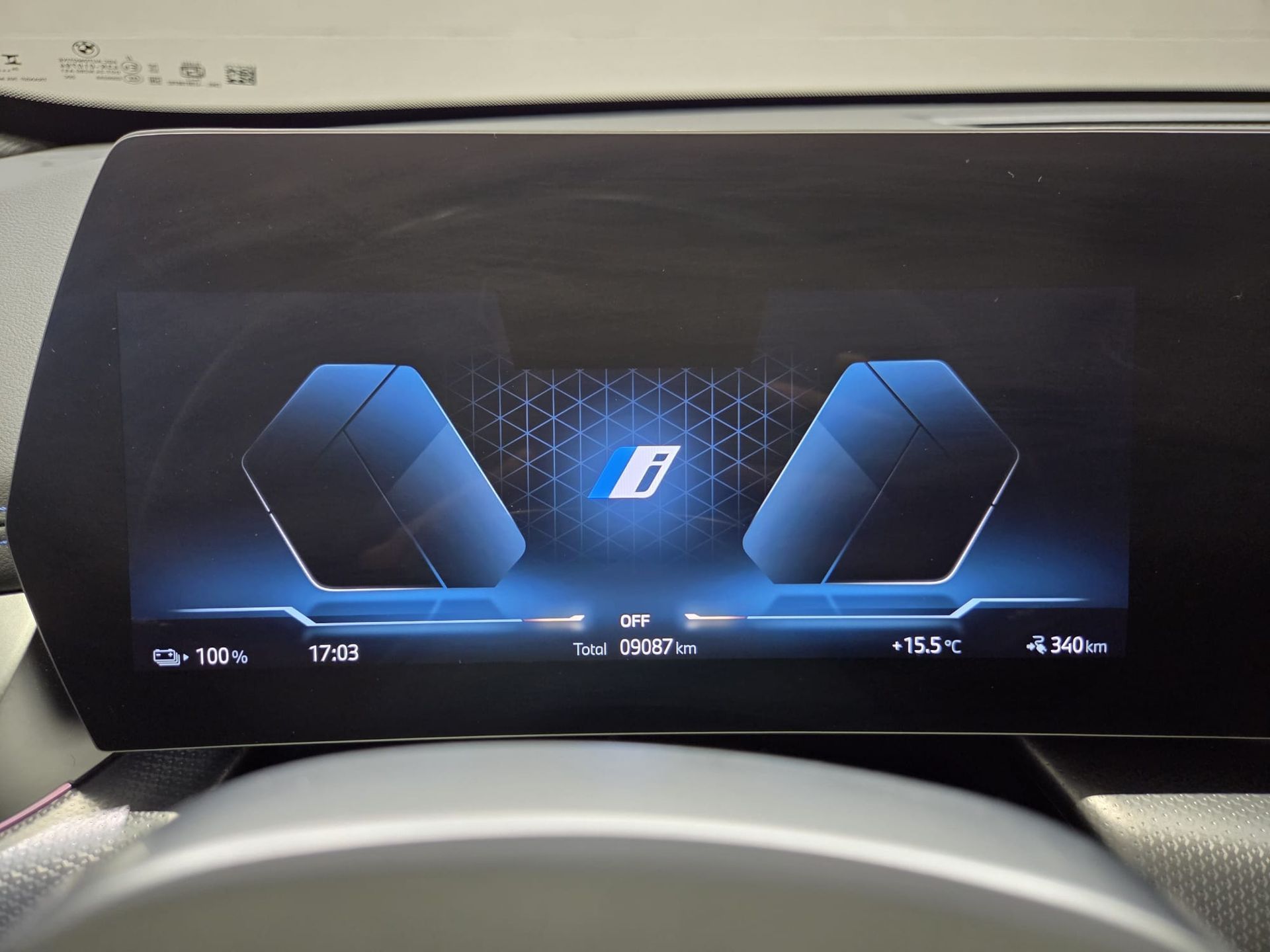 BMW iX1 xDrive30 color Negro. Año 2025. 230KW(313CV). Eléctrico. En concesionario Quadis Munich de Barcelona