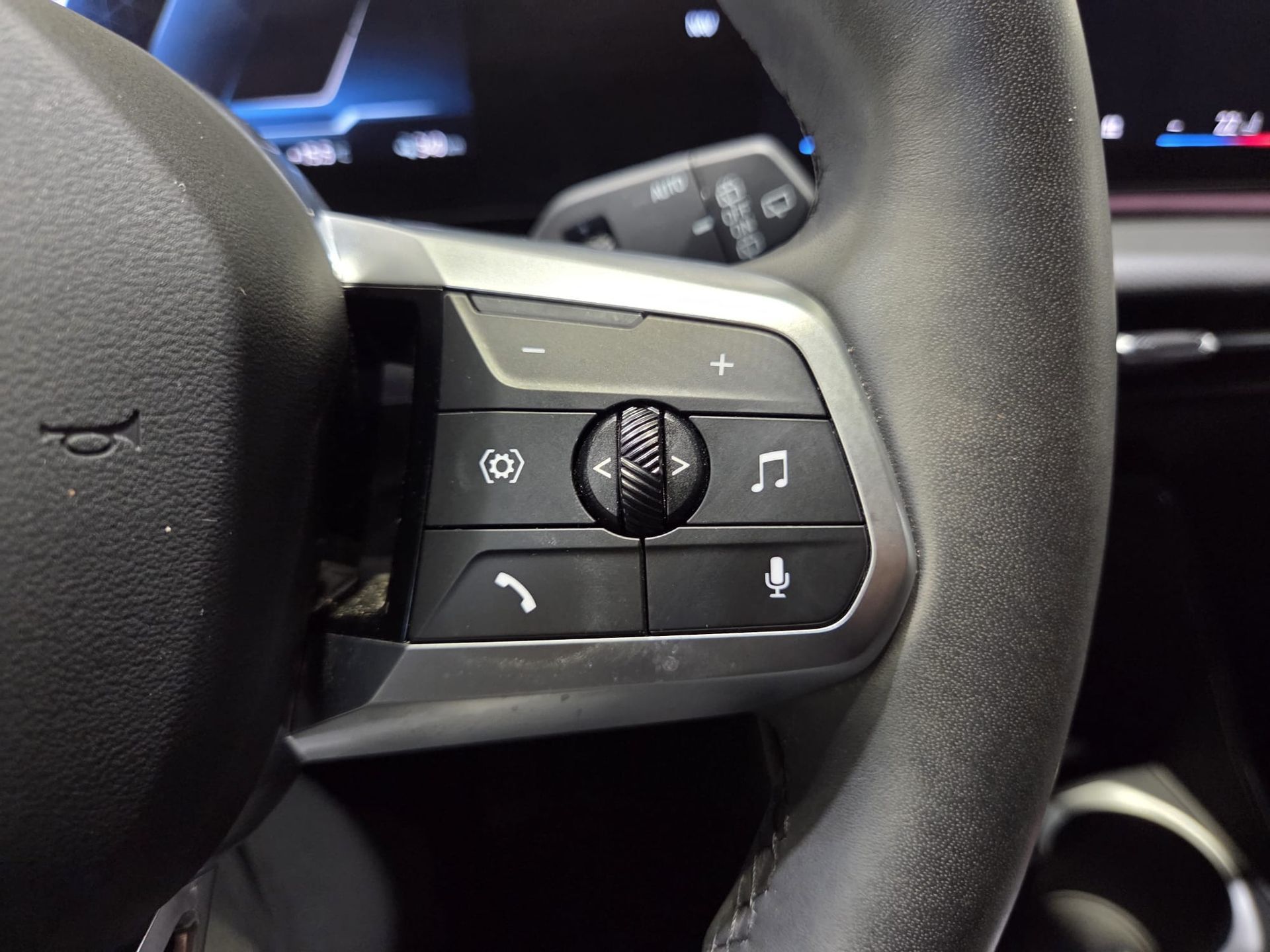 BMW iX1 xDrive30 color Negro. Año 2025. 230KW(313CV). Eléctrico. En concesionario Quadis Munich de Barcelona