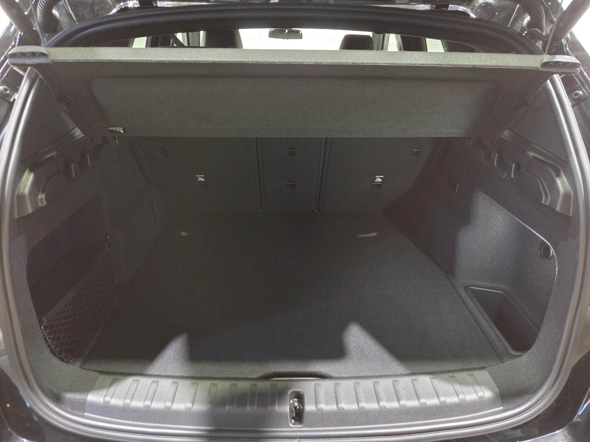 BMW iX1 xDrive30 color Negro. Año 2025. 230KW(313CV). Eléctrico. En concesionario Quadis Munich de Barcelona