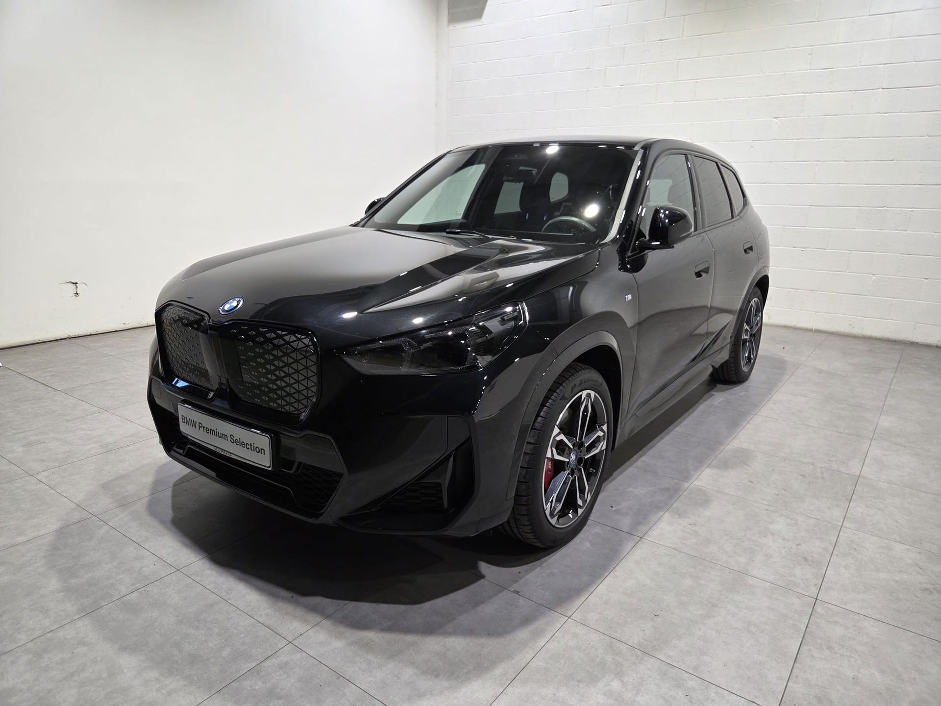 Fotos de BMW iX1 xDrive30 color Negro. Año 2025. 230KW(313CV). Eléctrico. En concesionario Quadis Munich (Terrassa) de Barcelona