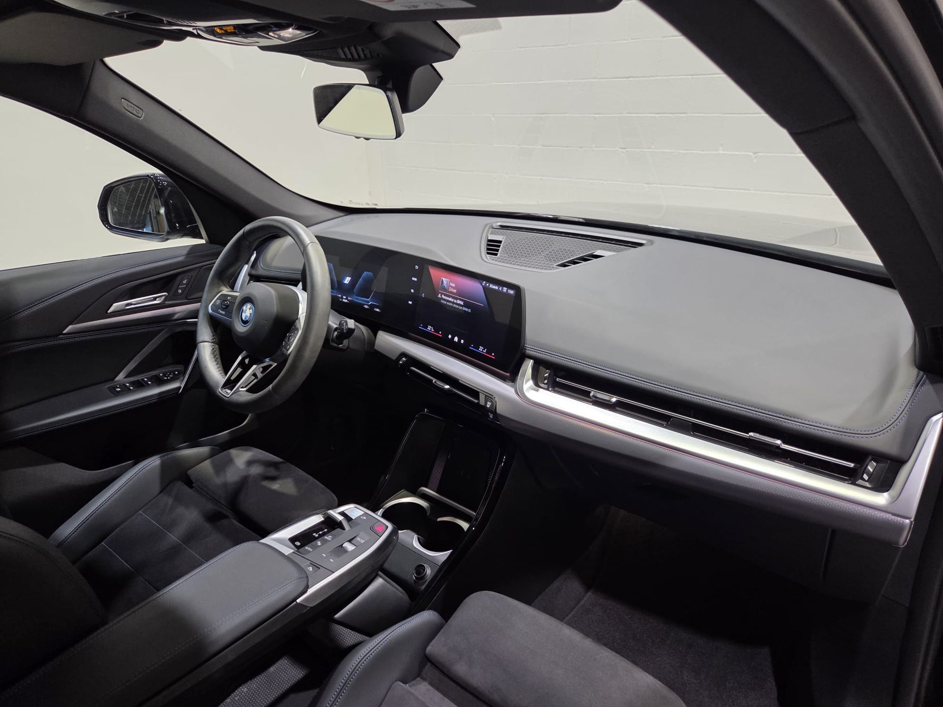 BMW iX1 xDrive30 color Negro. Año 2025. 230KW(313CV). Eléctrico. En concesionario Quadis Munich de Barcelona