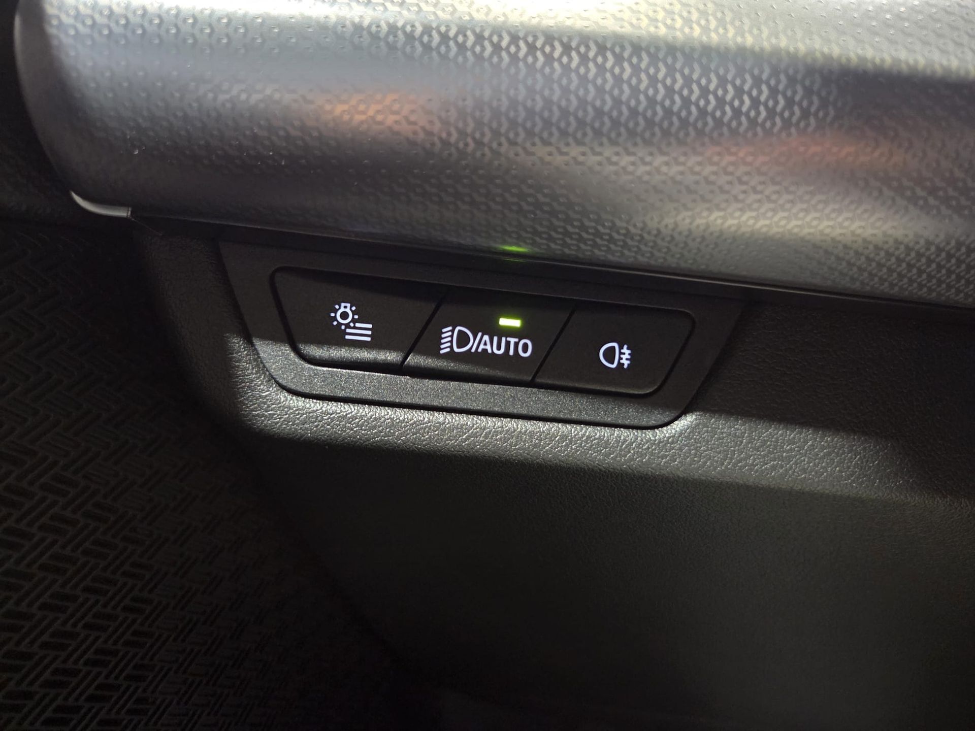 BMW iX1 xDrive30 color Negro. Año 2025. 230KW(313CV). Eléctrico. En concesionario Quadis Munich de Barcelona