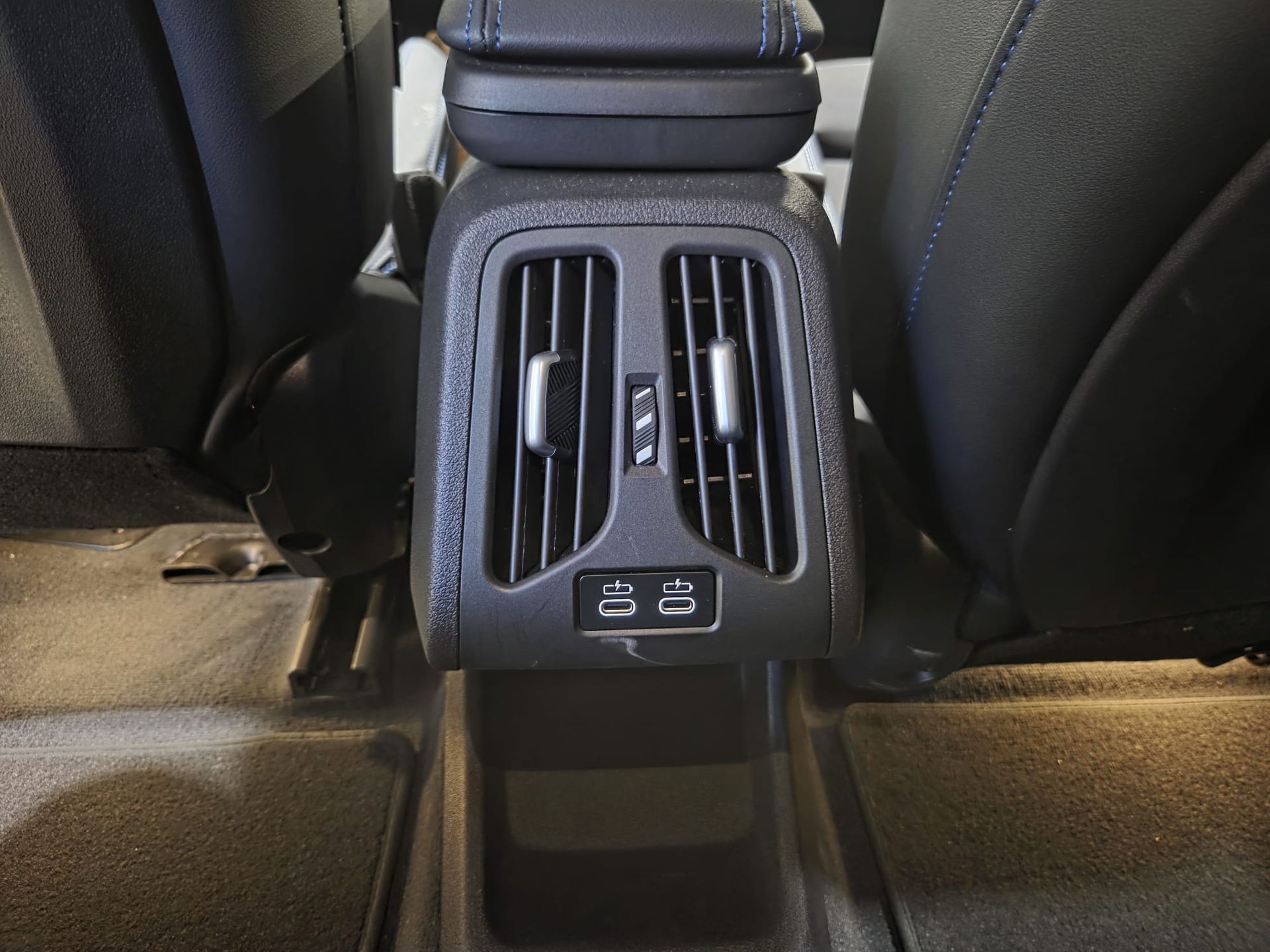 BMW iX1 xDrive30 color Negro. Año 2025. 230KW(313CV). Eléctrico. En concesionario Quadis Munich de Barcelona