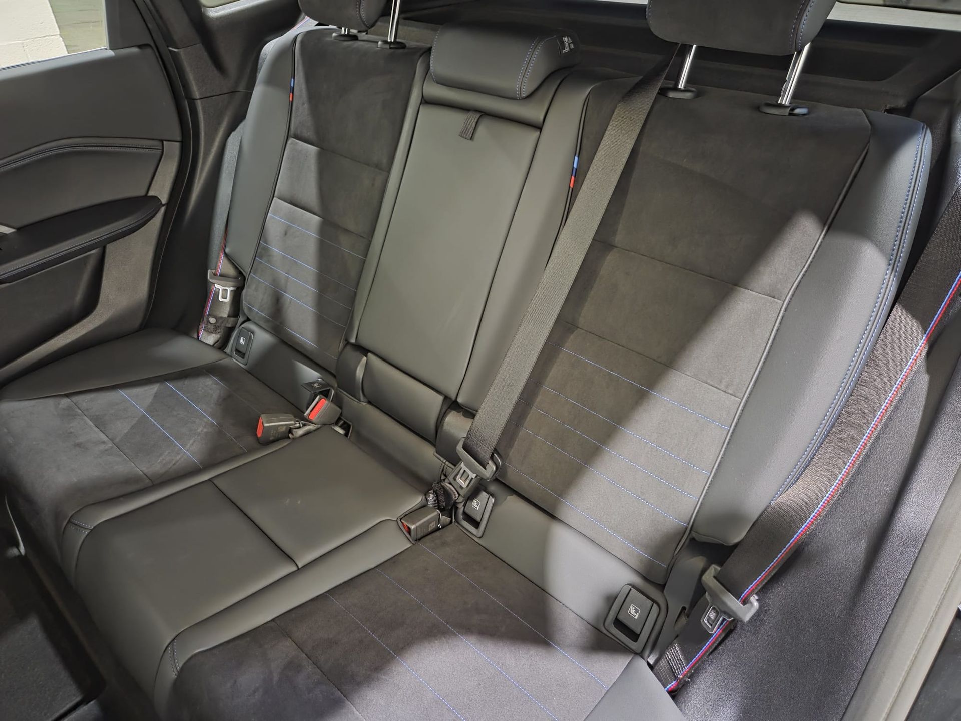 BMW iX1 xDrive30 color Negro. Año 2025. 230KW(313CV). Eléctrico. En concesionario Quadis Munich de Barcelona