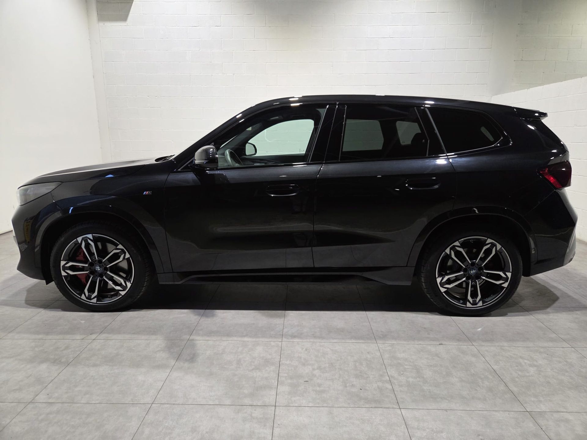 Fotos de BMW iX1 xDrive30 color Negro. Año 2025. 230KW(313CV). Eléctrico. En concesionario Quadis Munich (Terrassa) de Barcelona