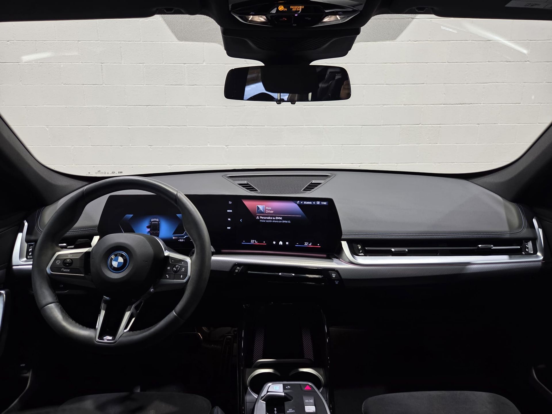 BMW iX1 xDrive30 color Negro. Año 2025. 230KW(313CV). Eléctrico. En concesionario Quadis Munich de Barcelona