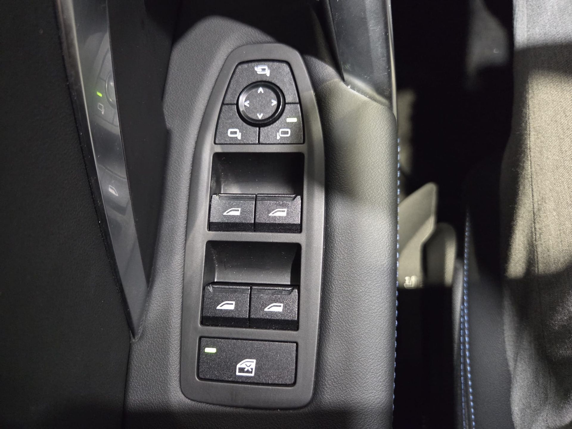 BMW iX1 xDrive30 color Negro. Año 2025. 230KW(313CV). Eléctrico. En concesionario Quadis Munich de Barcelona