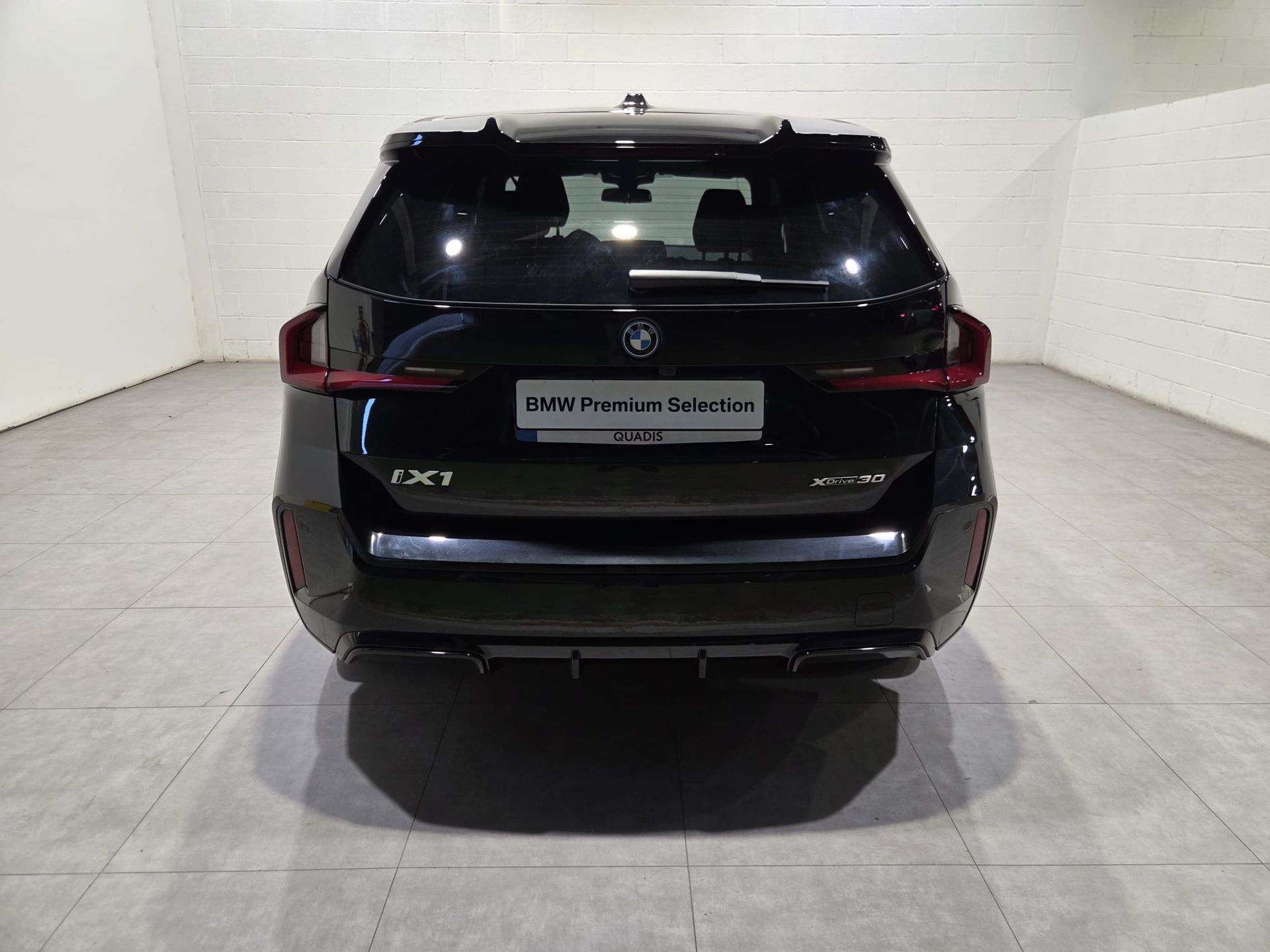 BMW iX1 xDrive30 color Negro. Año 2025. 230KW(313CV). Eléctrico. En concesionario Quadis Munich de Barcelona