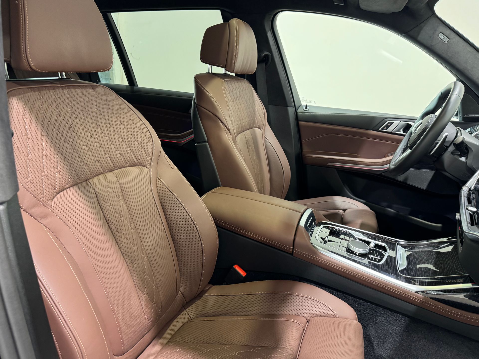 BMW X7 xDrive40d color Negro. Año 2025. 259KW(352CV). Diésel. En concesionario Quadis Munich (Terrassa) de Barcelona