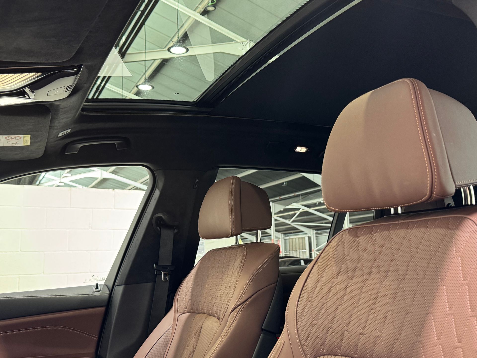 BMW X7 xDrive40d color Negro. Año 2025. 259KW(352CV). Diésel. En concesionario Quadis Munich (Terrassa) de Barcelona