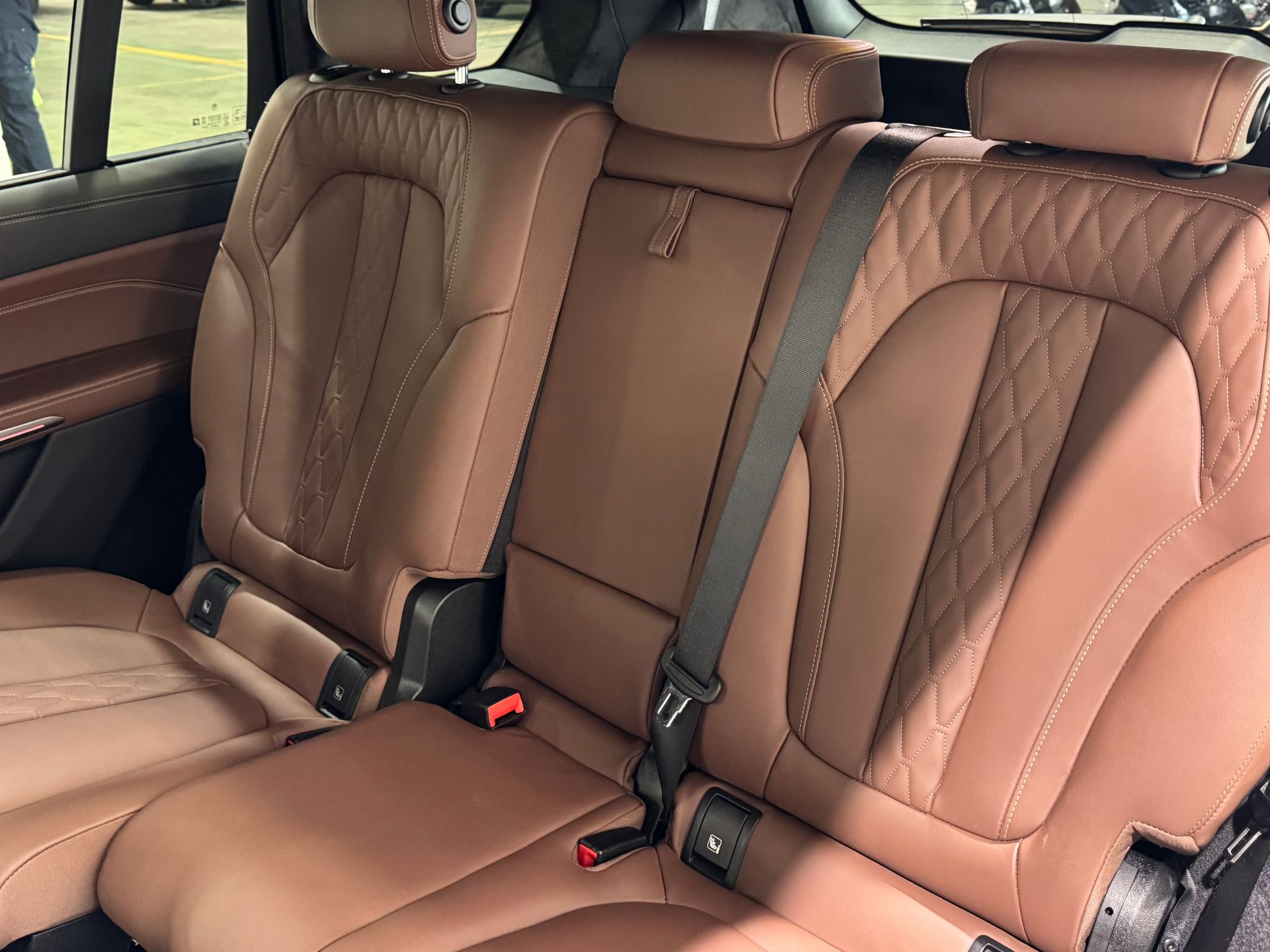 BMW X7 xDrive40d color Negro. Año 2025. 259KW(352CV). Diésel. En concesionario Quadis Munich (Terrassa) de Barcelona