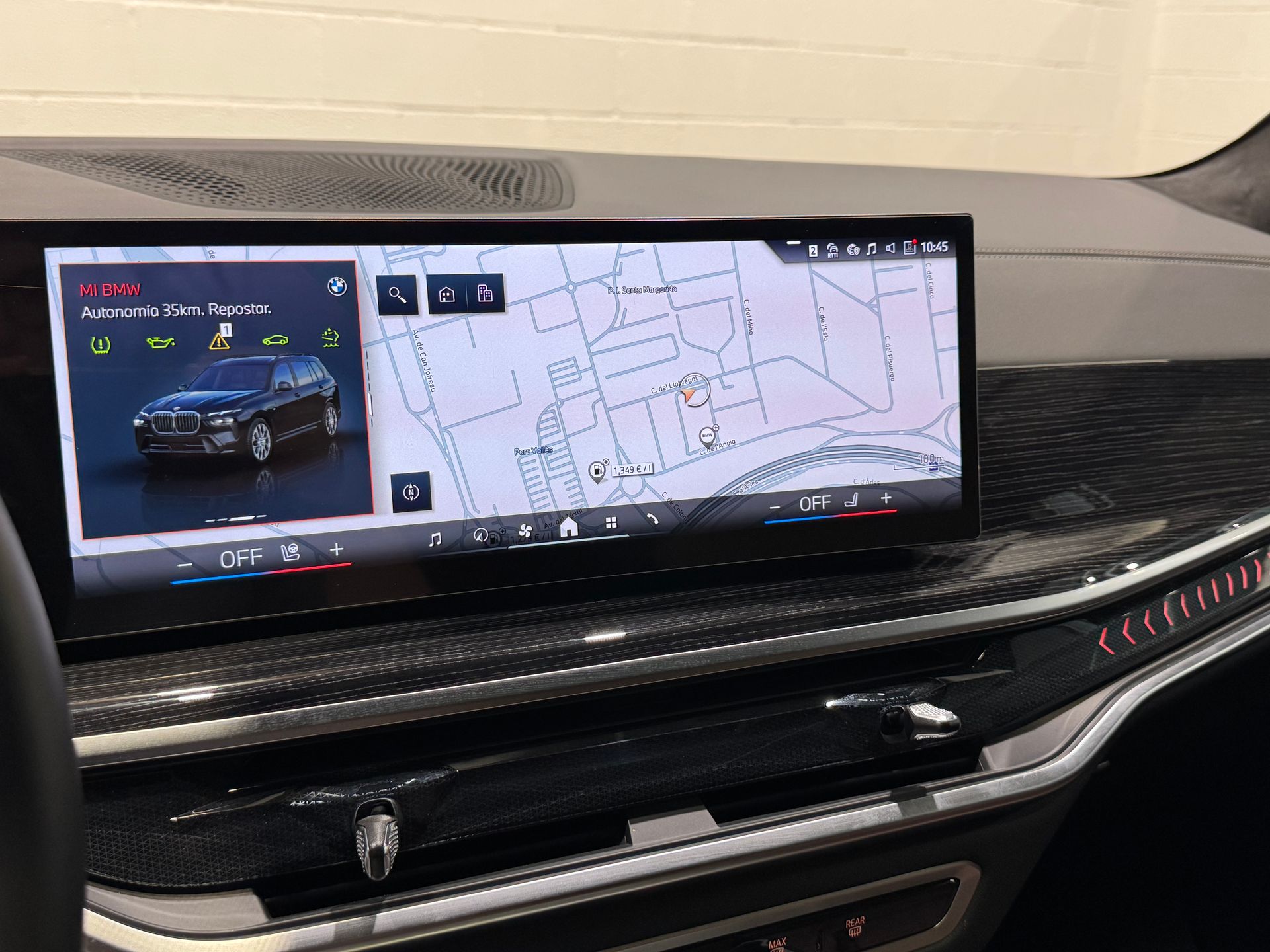 BMW X7 xDrive40d color Negro. Año 2025. 259KW(352CV). Diésel. En concesionario Quadis Munich (Terrassa) de Barcelona