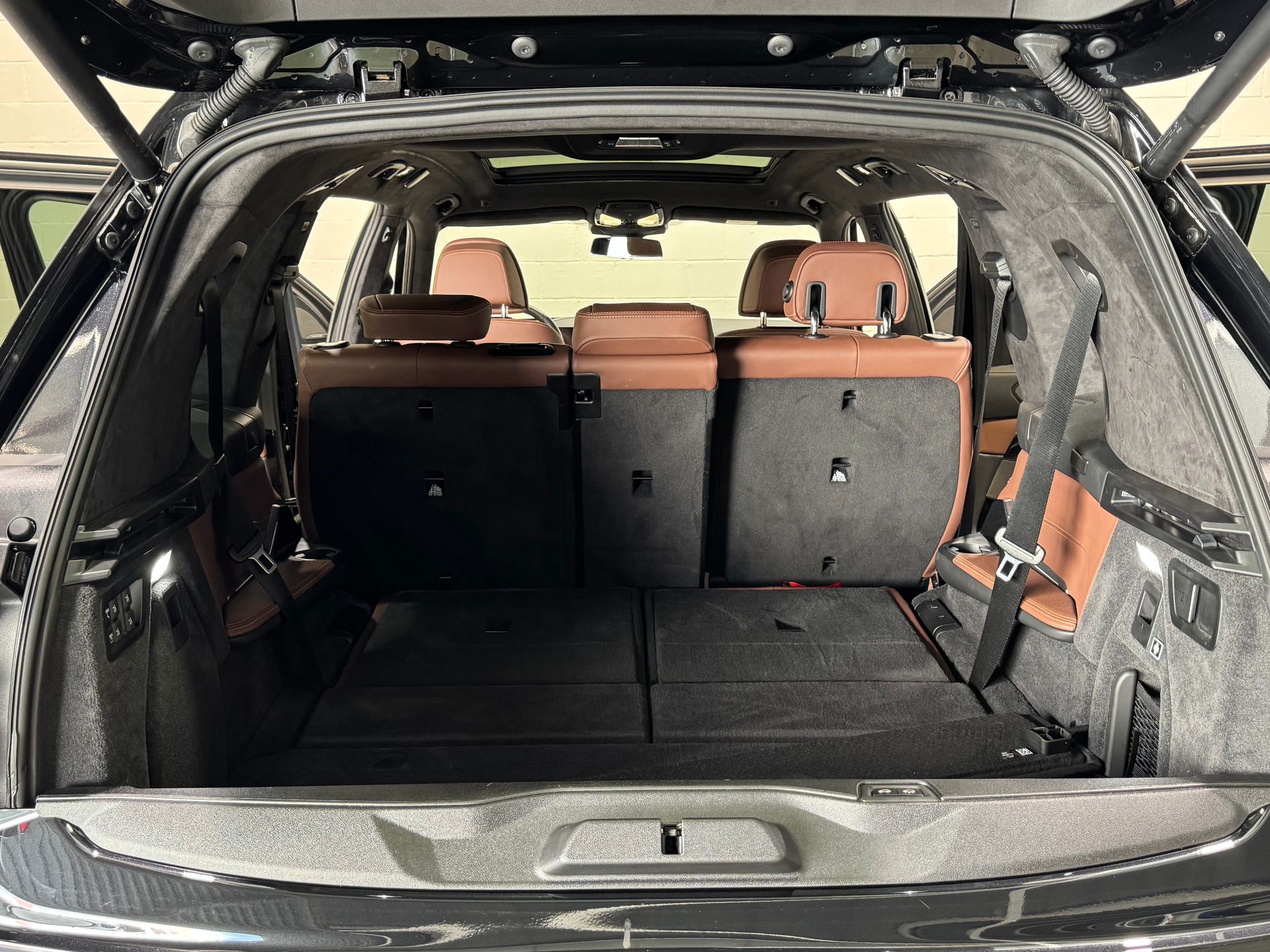 BMW X7 xDrive40d color Negro. Año 2025. 259KW(352CV). Diésel. En concesionario Quadis Munich (Terrassa) de Barcelona