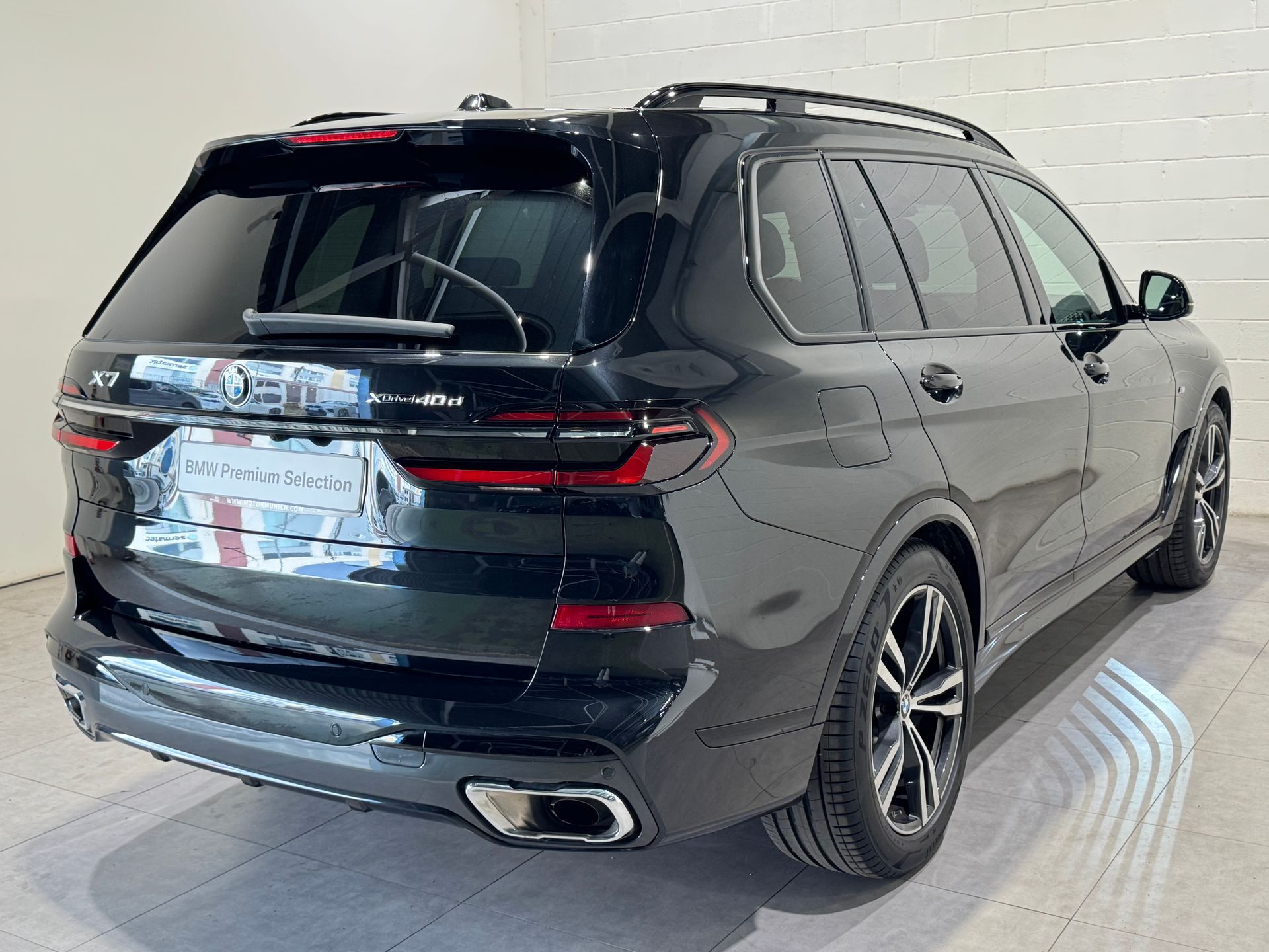 BMW X7 xDrive40d color Negro. Año 2025. 259KW(352CV). Diésel. En concesionario Quadis Munich (Terrassa) de Barcelona