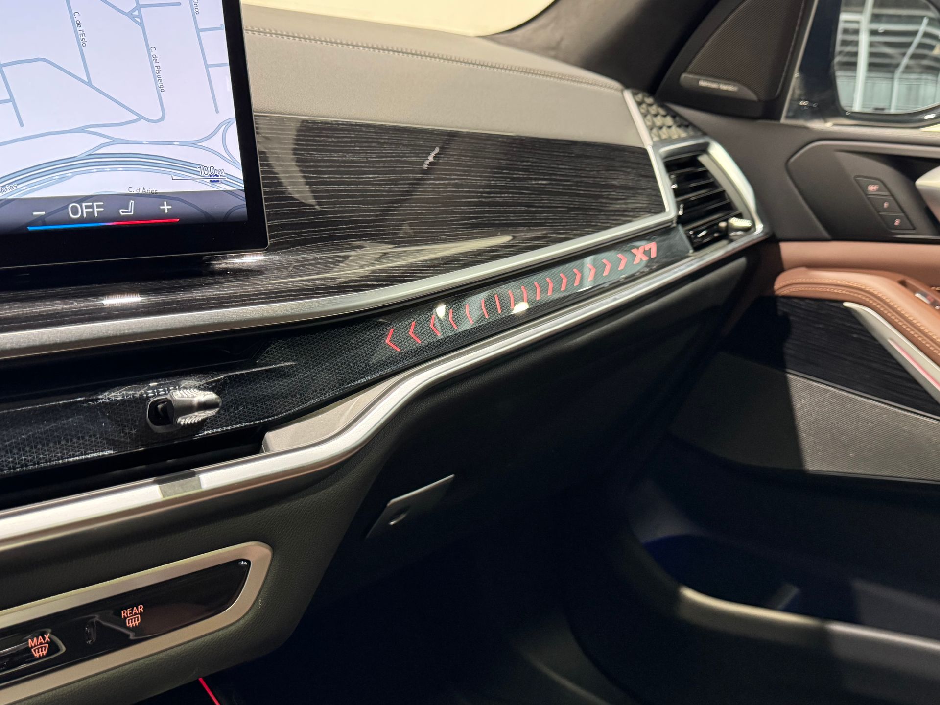 BMW X7 xDrive40d color Negro. Año 2025. 259KW(352CV). Diésel. En concesionario Quadis Munich (Terrassa) de Barcelona