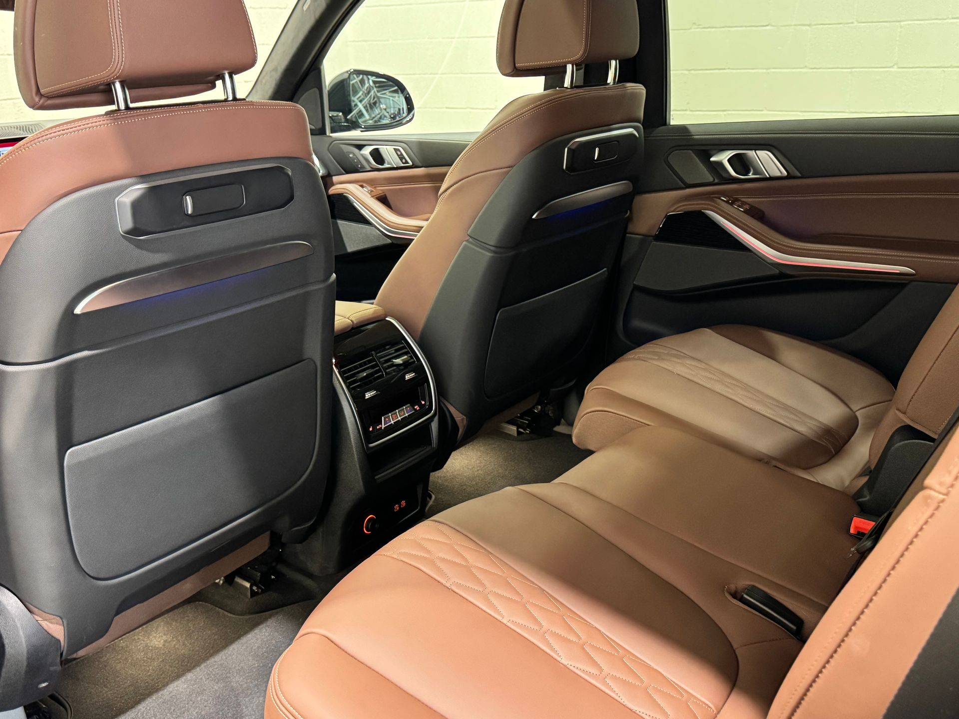 BMW X7 xDrive40d color Negro. Año 2025. 259KW(352CV). Diésel. En concesionario Quadis Munich (Terrassa) de Barcelona