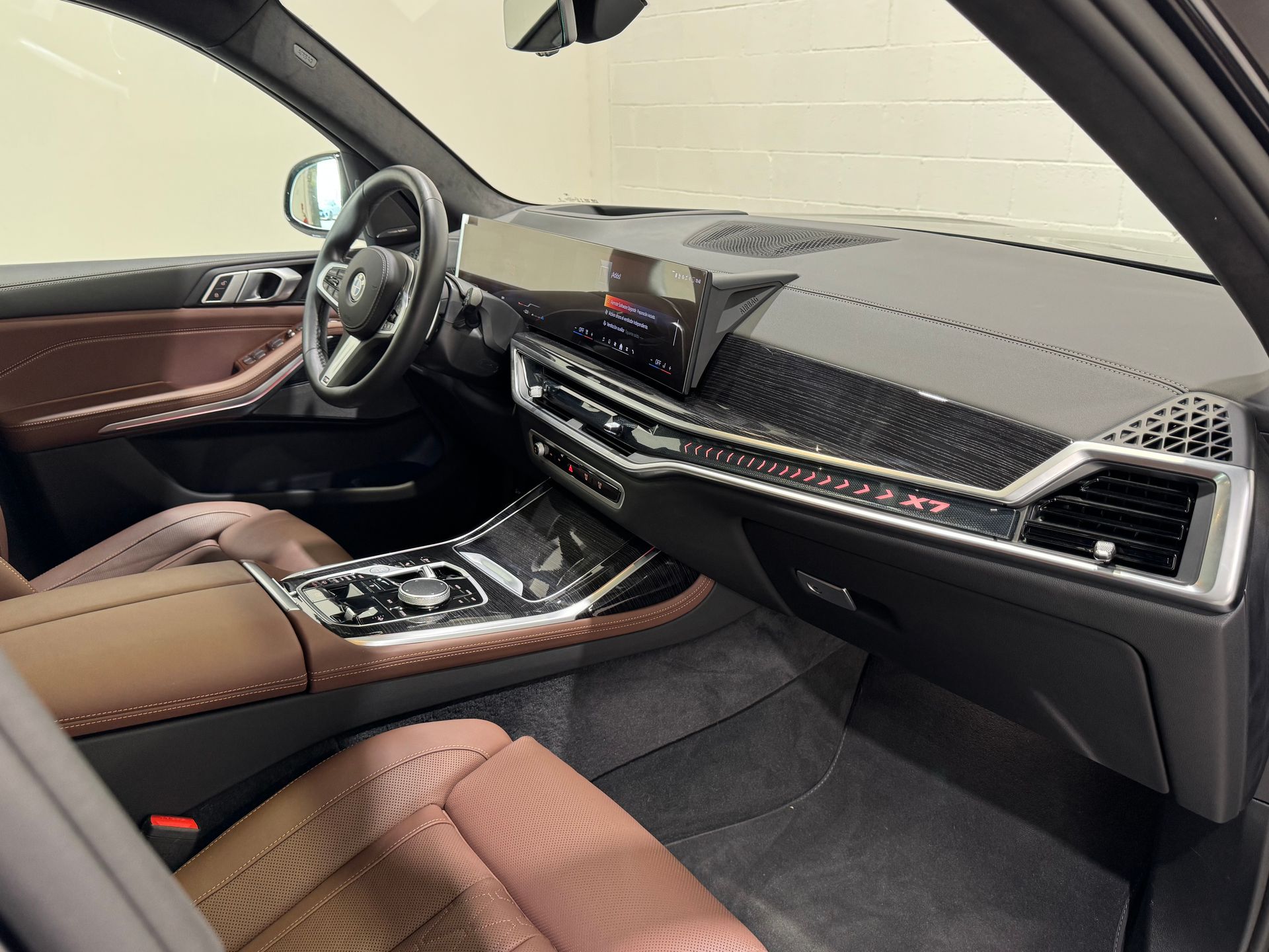 BMW X7 xDrive40d color Negro. Año 2025. 259KW(352CV). Diésel. En concesionario Quadis Munich (Terrassa) de Barcelona