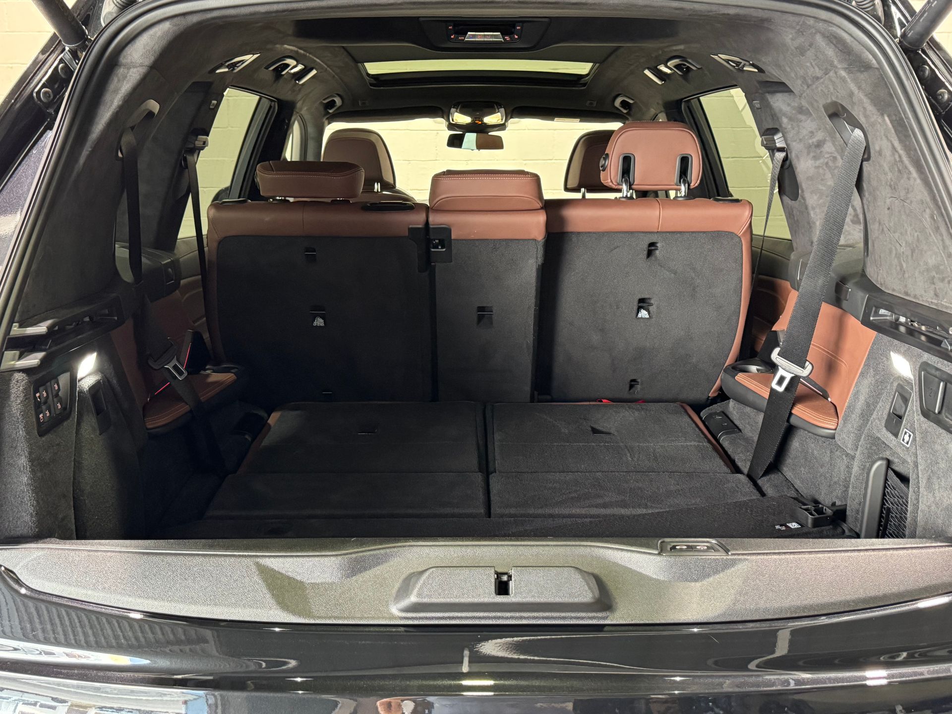 BMW X7 xDrive40d color Negro. Año 2025. 259KW(352CV). Diésel. En concesionario Quadis Munich (Terrassa) de Barcelona