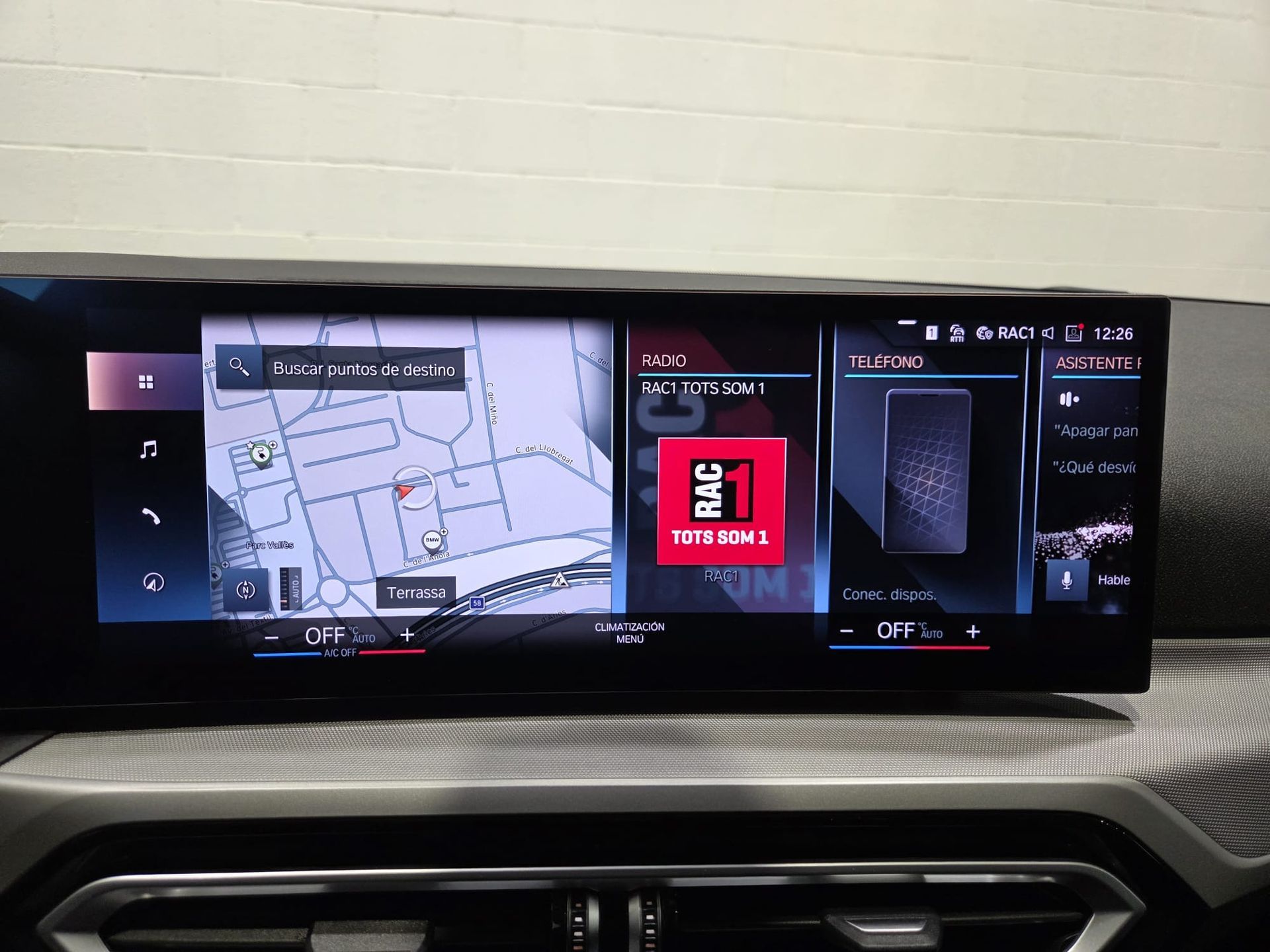 BMW Serie 3 320e color Gris. Año 2024. 150KW(204CV). Híbrido Electro/Gasolina. En concesionario Quadis Munich (Terrassa) de Barcelona