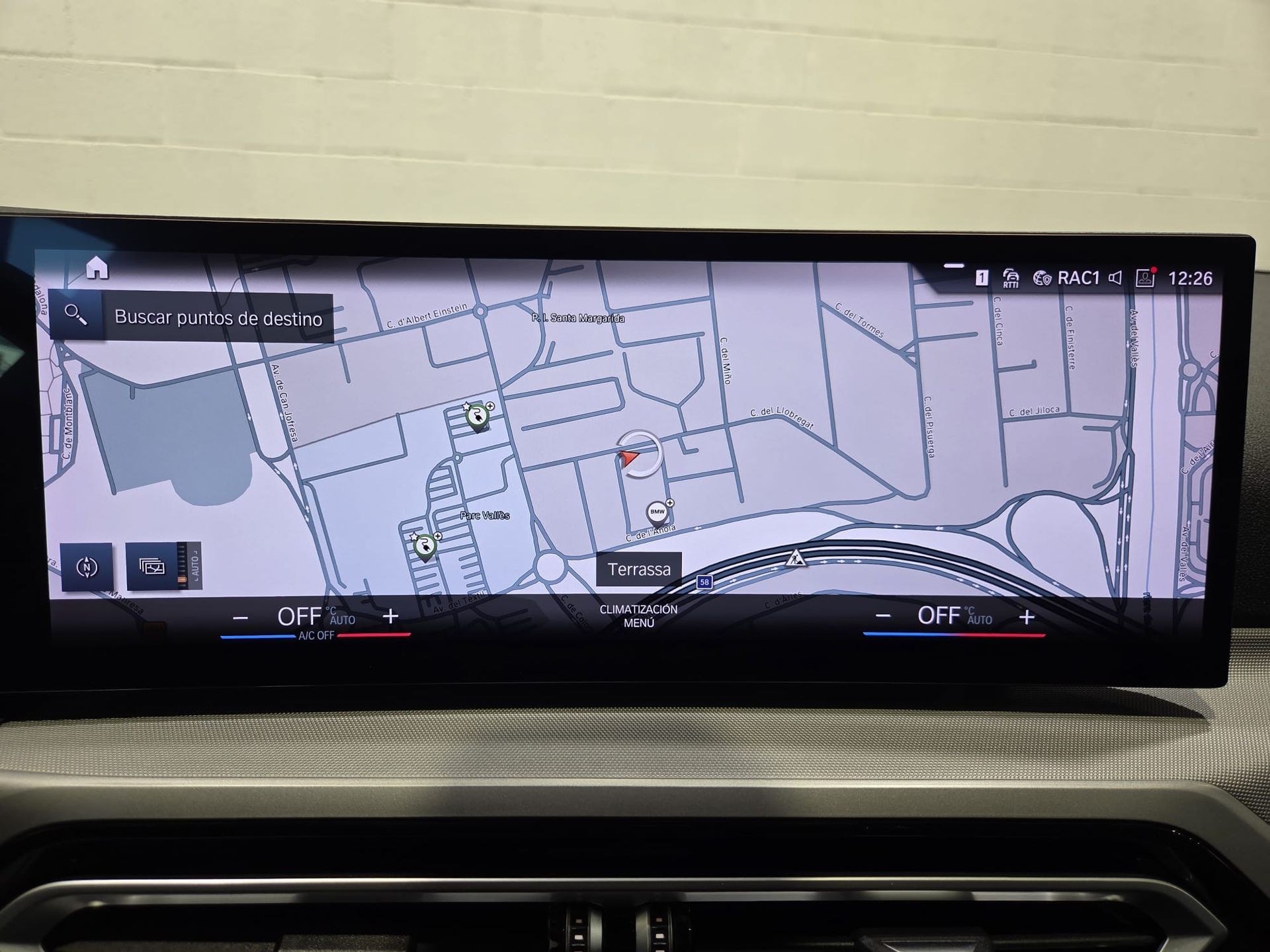 BMW Serie 3 320e color Gris. Año 2024. 150KW(204CV). Híbrido Electro/Gasolina. En concesionario Quadis Munich (Terrassa) de Barcelona