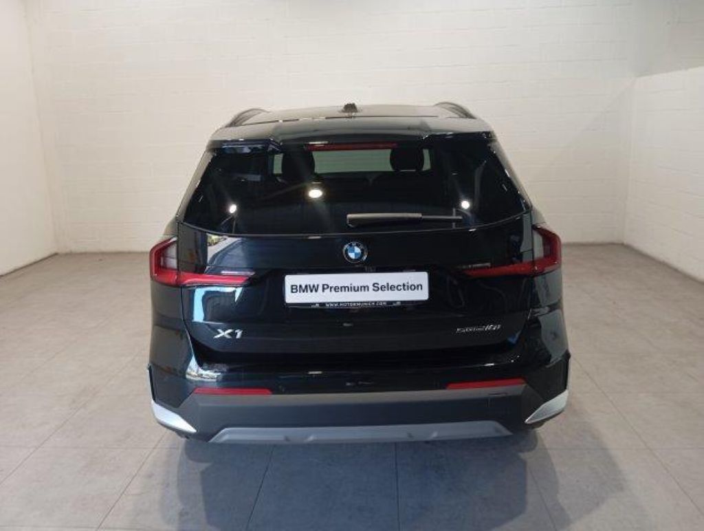 BMW X1 sDrive18i color Negro. Año 2024. 100KW(136CV). Gasolina. En concesionario Quadis Munich (Manresa) de Barcelona