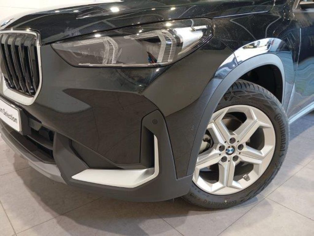 BMW X1 sDrive18i color Negro. Año 2024. 100KW(136CV). Gasolina. En concesionario Quadis Munich (Manresa) de Barcelona