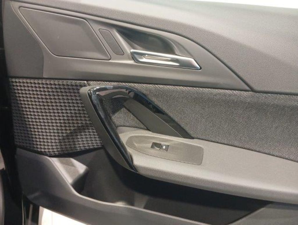 BMW X1 sDrive18i color Negro. Año 2024. 100KW(136CV). Gasolina. En concesionario Quadis Munich (Manresa) de Barcelona