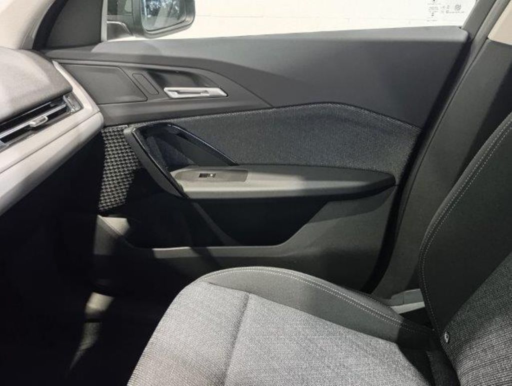 BMW X1 sDrive18i color Negro. Año 2024. 100KW(136CV). Gasolina. En concesionario Quadis Munich (Manresa) de Barcelona