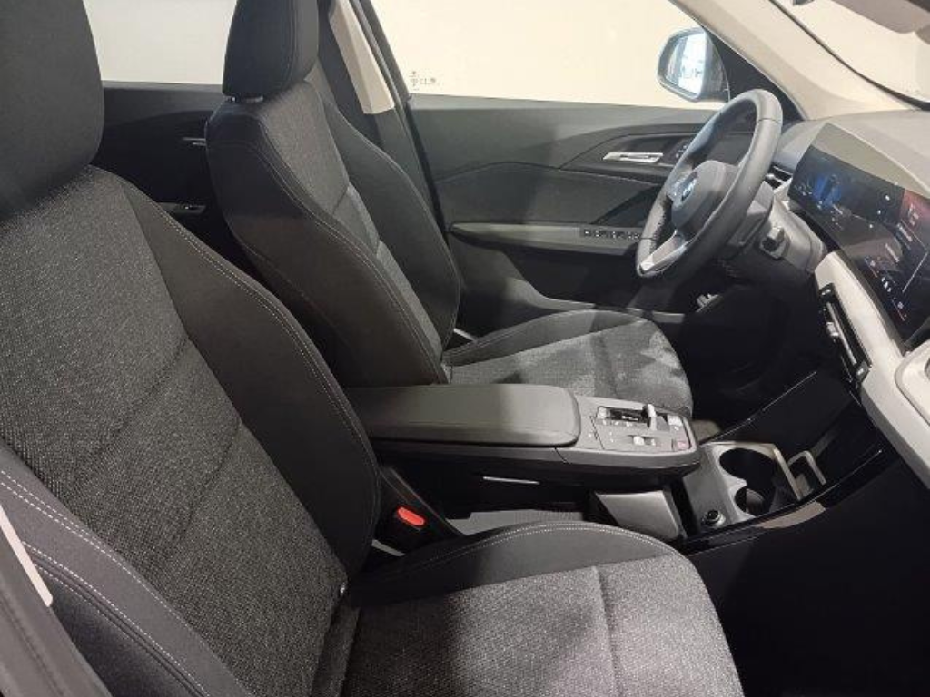 BMW X1 sDrive18i color Negro. Año 2024. 100KW(136CV). Gasolina. En concesionario Quadis Munich (Manresa) de Barcelona