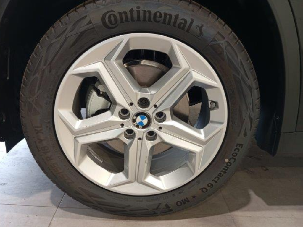 BMW X1 sDrive18i color Negro. Año 2024. 100KW(136CV). Gasolina. En concesionario Quadis Munich (Manresa) de Barcelona