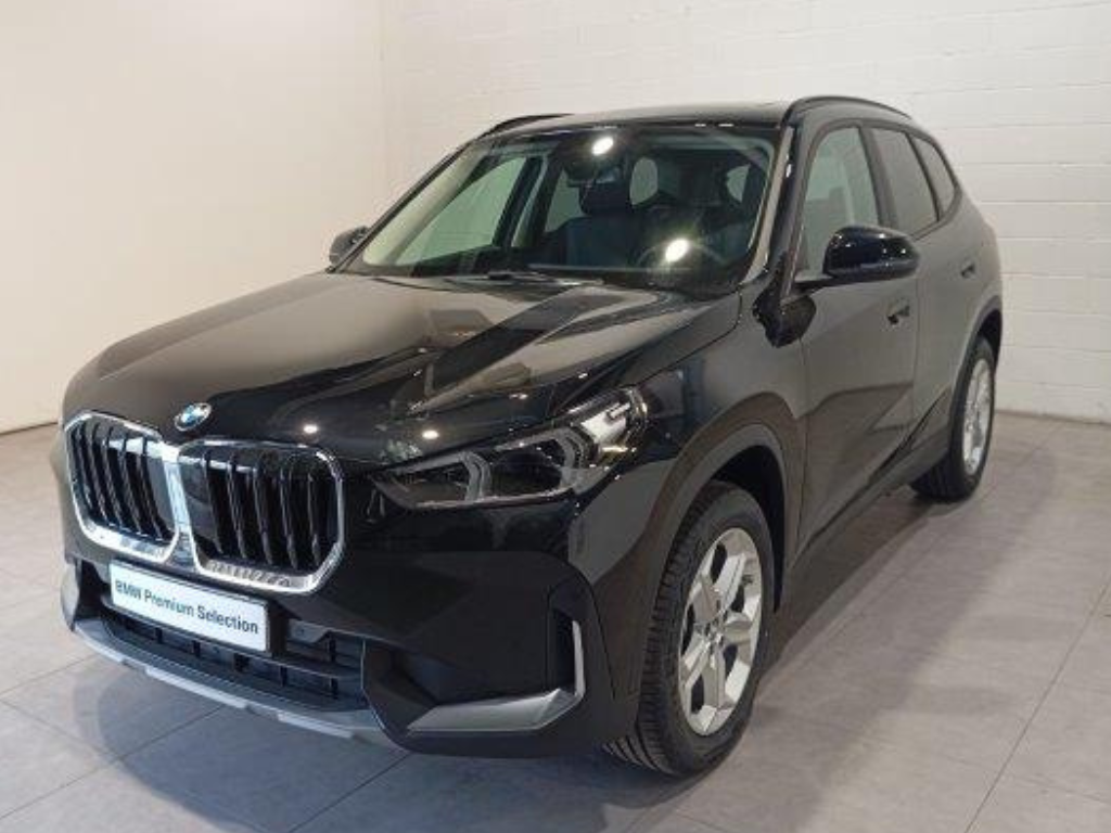 BMW X1 sDrive18i color Negro. Año 2024. 100KW(136CV). Gasolina. En concesionario Quadis Munich (Manresa) de Barcelona
