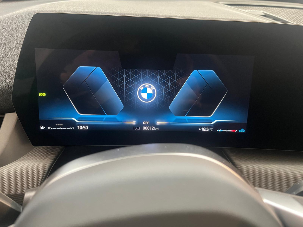 BMW X1 sDrive18i color Negro. Año 2024. 100KW(136CV). Gasolina. En concesionario Quadis Munich (Manresa) de Barcelona