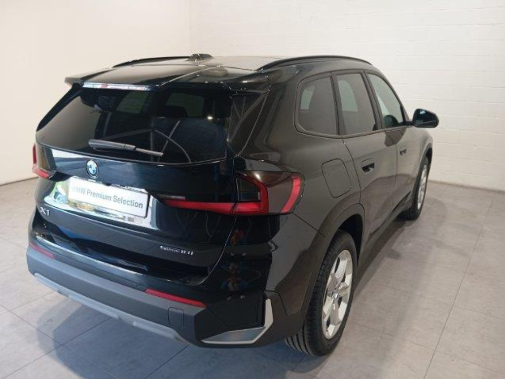 BMW X1 sDrive18i color Negro. Año 2024. 100KW(136CV). Gasolina. En concesionario Quadis Munich (Manresa) de Barcelona
