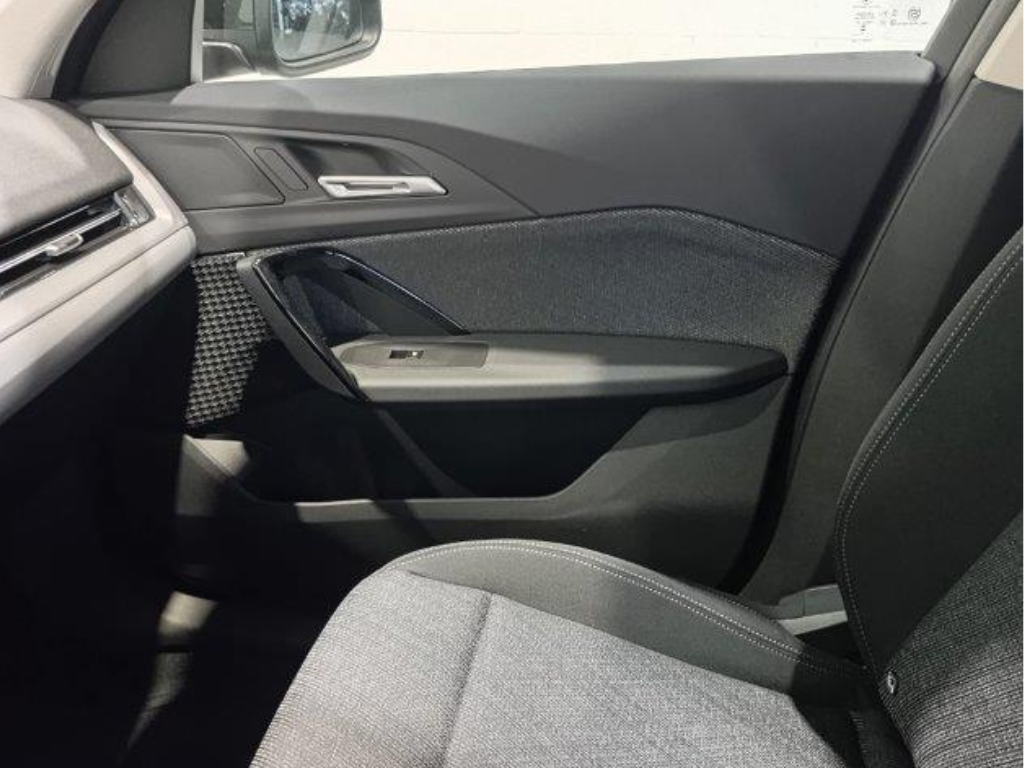 BMW X1 sDrive18i color Negro. Año 2024. 100KW(136CV). Gasolina. En concesionario Quadis Munich (Manresa) de Barcelona