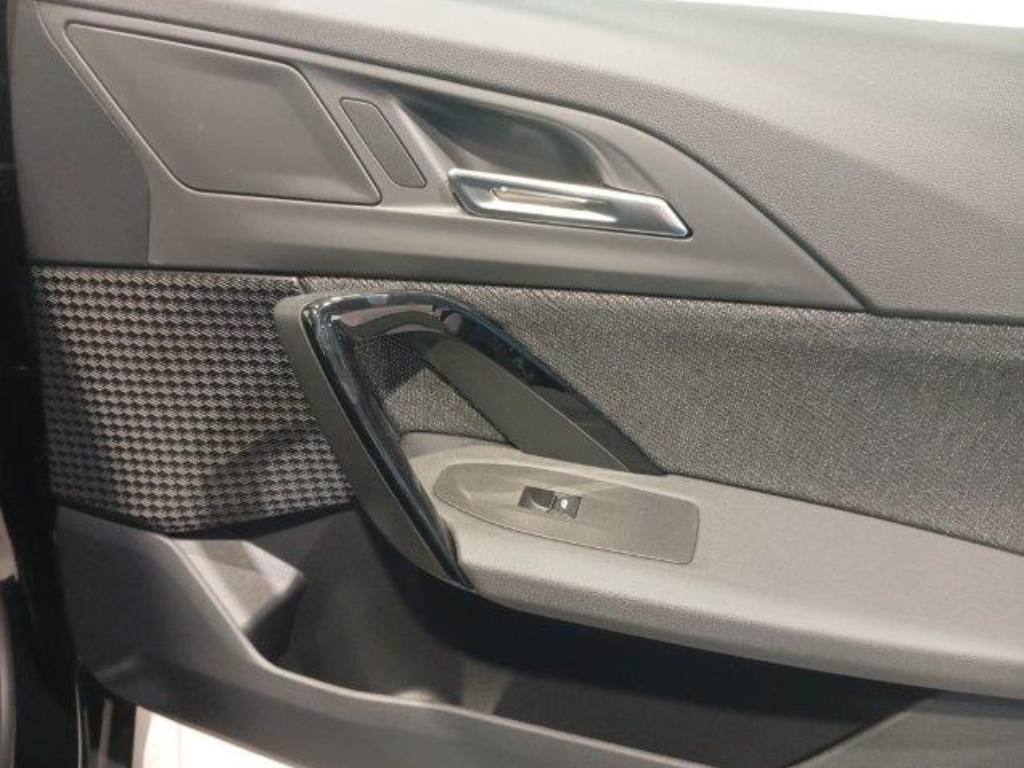 BMW X1 sDrive18i color Negro. Año 2024. 100KW(136CV). Gasolina. En concesionario Quadis Munich (Manresa) de Barcelona