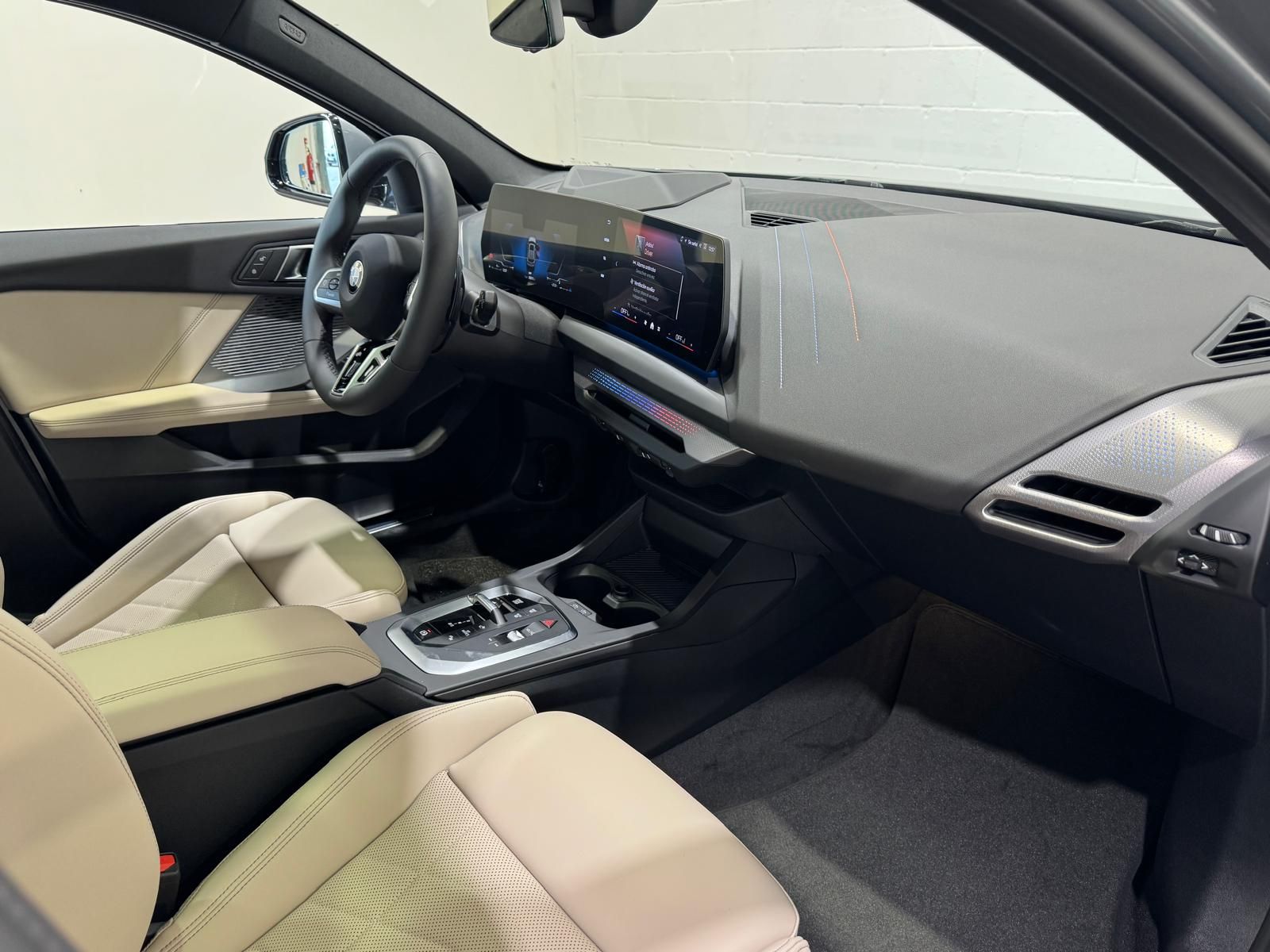 BMW Serie 1 120d color Gris. Año 2025. 120KW(163CV). Diésel. En concesionario Quadis Munich (Terrassa) de Barcelona