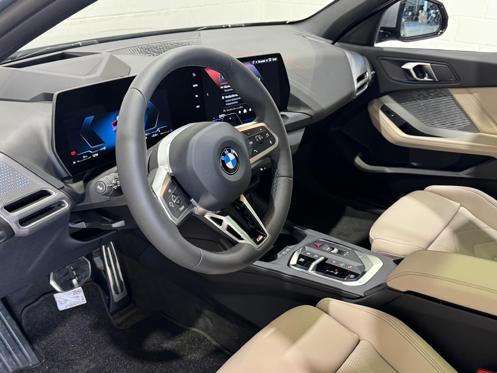 BMW Serie 1 120d color Gris. Año 2025. 120KW(163CV). Diésel. En concesionario Quadis Munich (Terrassa) de Barcelona