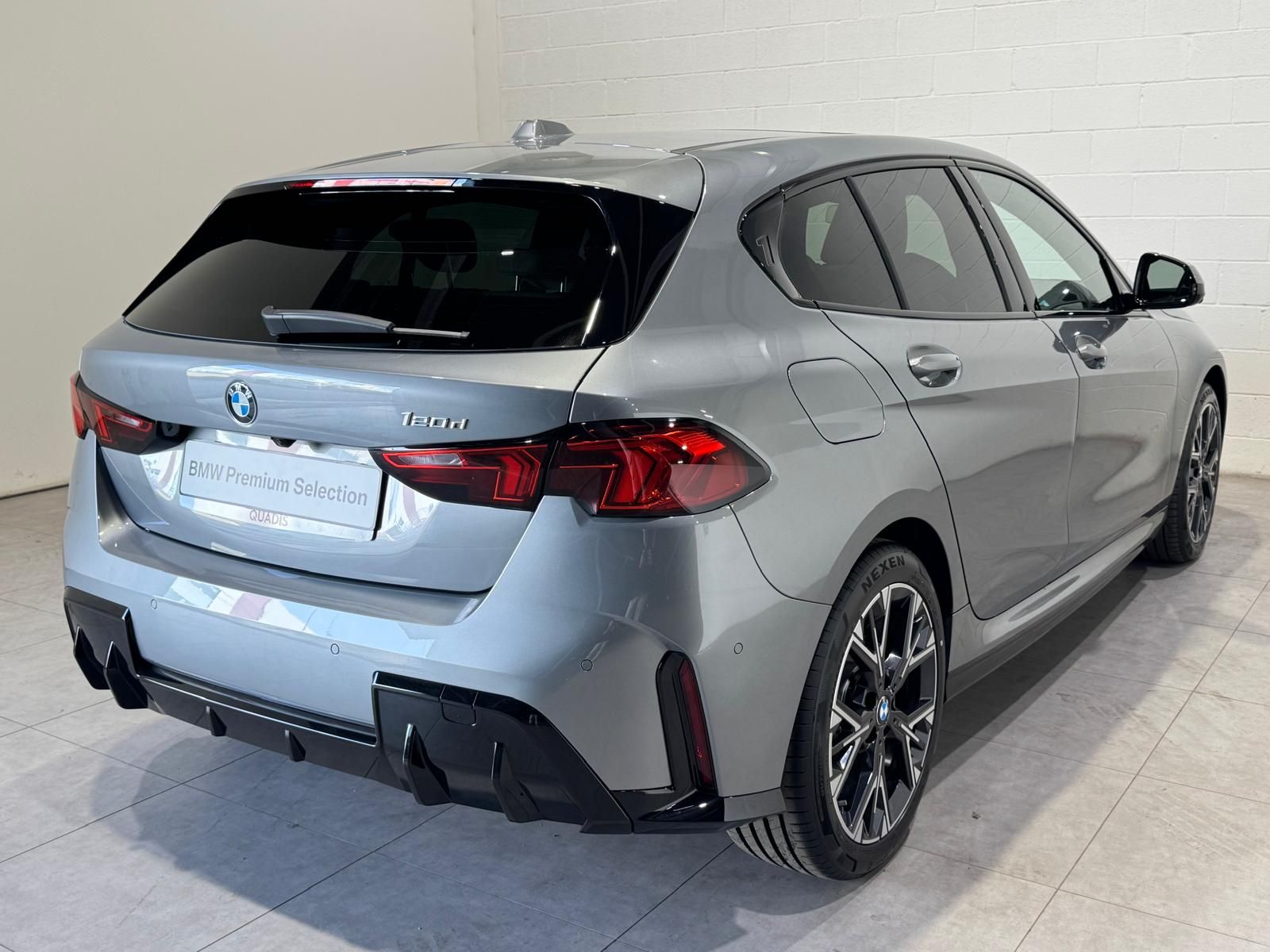 BMW Serie 1 120d color Gris. Año 2025. 120KW(163CV). Diésel. En concesionario Quadis Munich (Terrassa) de Barcelona