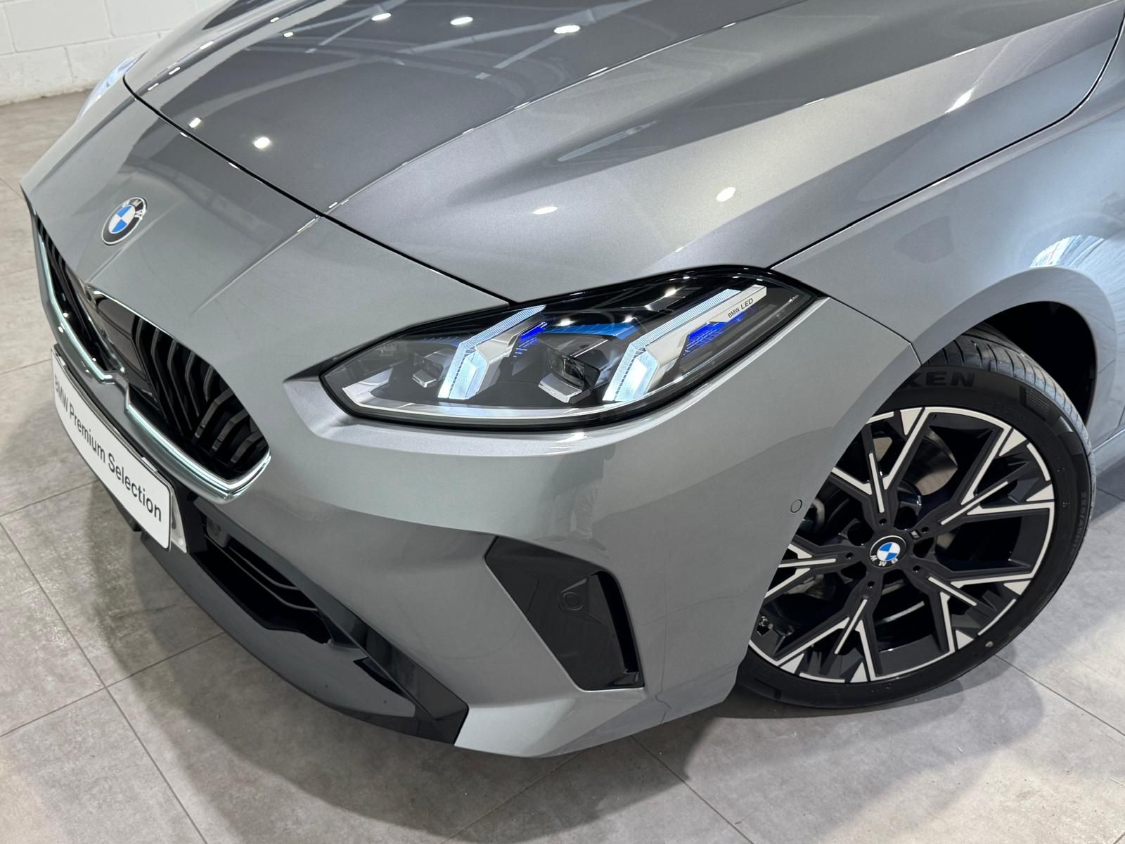 BMW Serie 1 120d color Gris. Año 2025. 120KW(163CV). Diésel. En concesionario Quadis Munich (Terrassa) de Barcelona