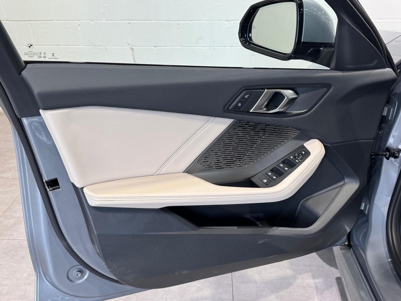 BMW Serie 1 120d color Gris. Año 2025. 120KW(163CV). Diésel. En concesionario Quadis Munich (Terrassa) de Barcelona