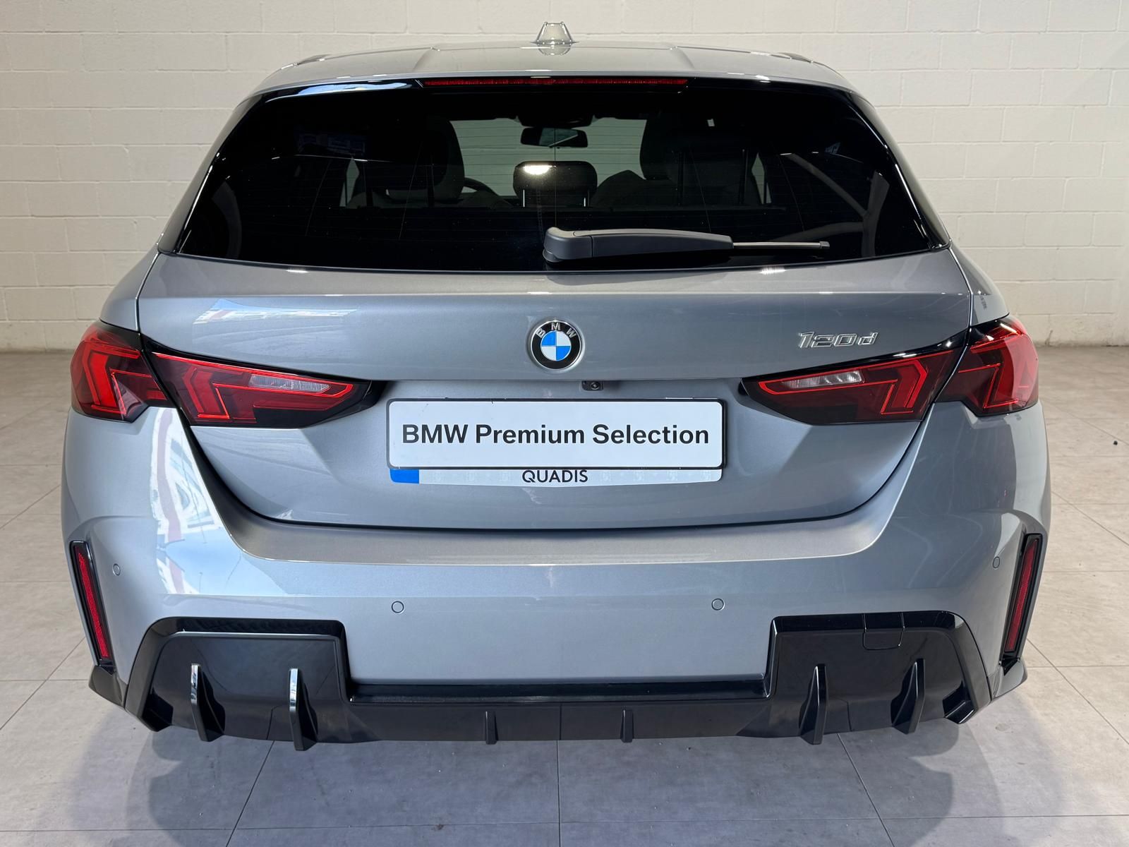 BMW Serie 1 120d color Gris. Año 2025. 120KW(163CV). Diésel. En concesionario Quadis Munich (Terrassa) de Barcelona