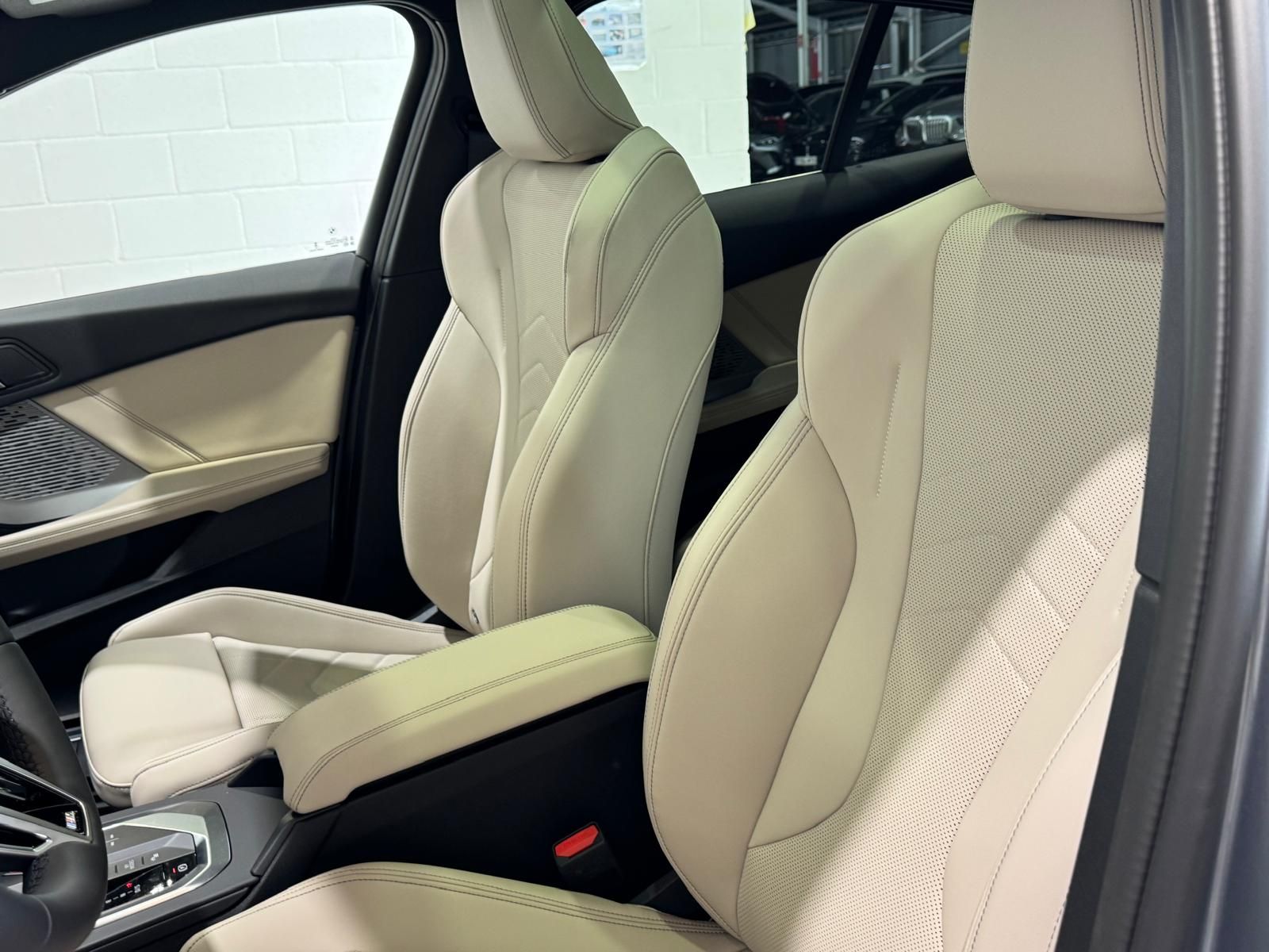 BMW Serie 1 120d color Gris. Año 2025. 120KW(163CV). Diésel. En concesionario Quadis Munich (Terrassa) de Barcelona