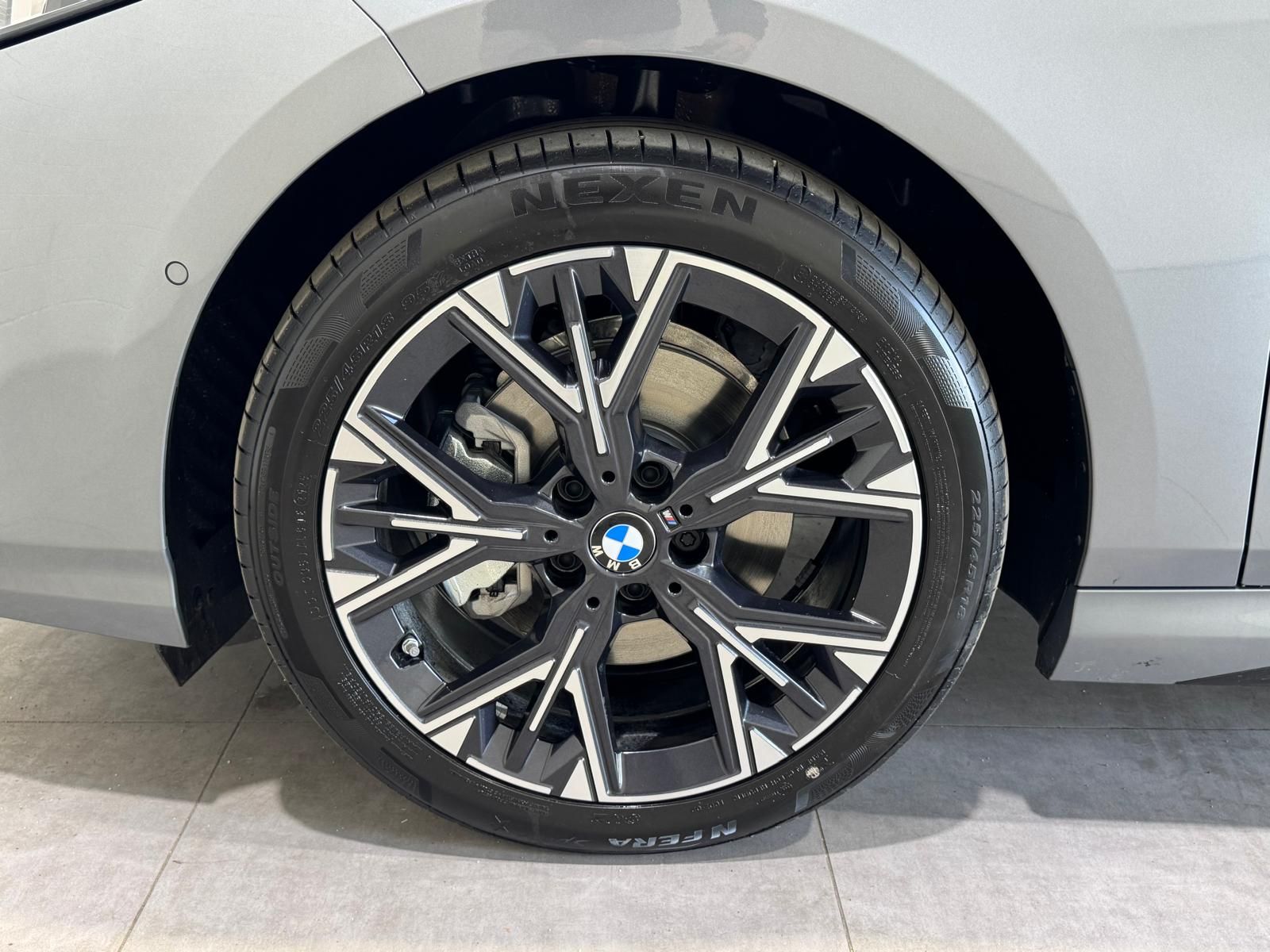 BMW Serie 1 120d color Gris. Año 2025. 120KW(163CV). Diésel. En concesionario Quadis Munich (Terrassa) de Barcelona