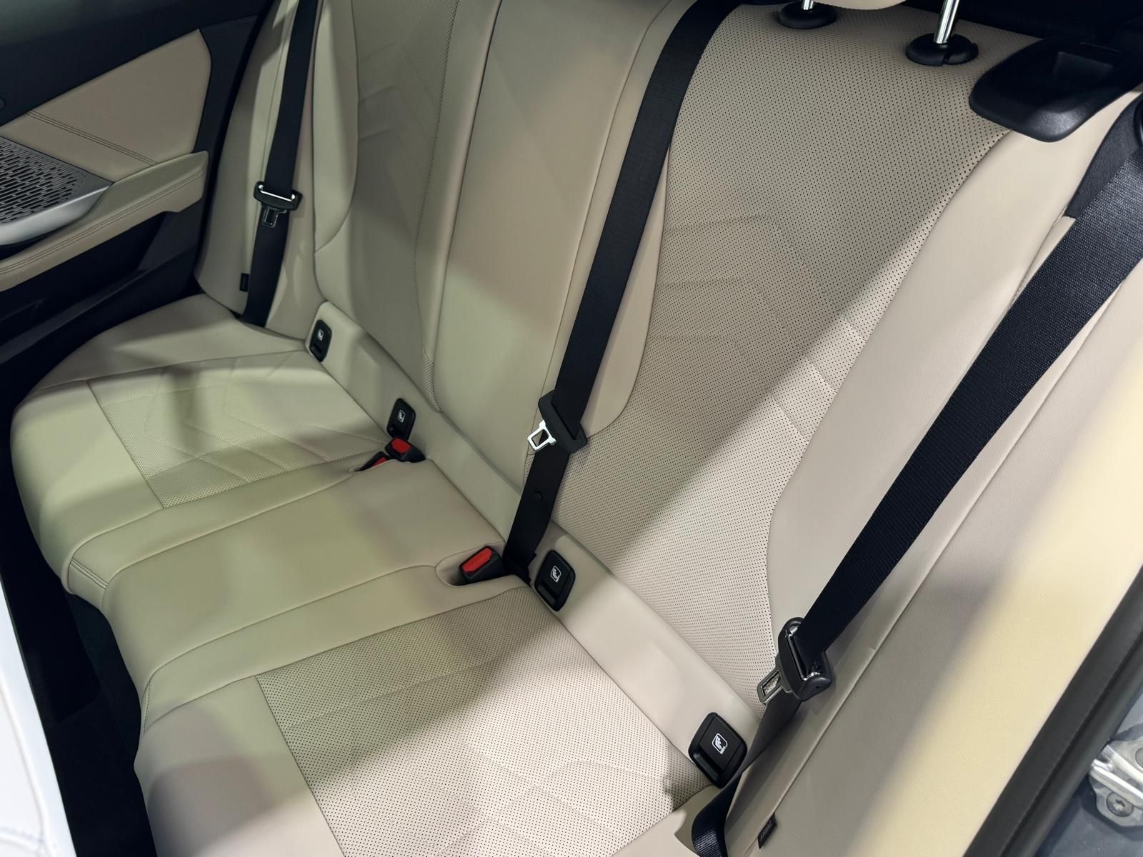 BMW Serie 1 120d color Gris. Año 2025. 120KW(163CV). Diésel. En concesionario Quadis Munich (Terrassa) de Barcelona