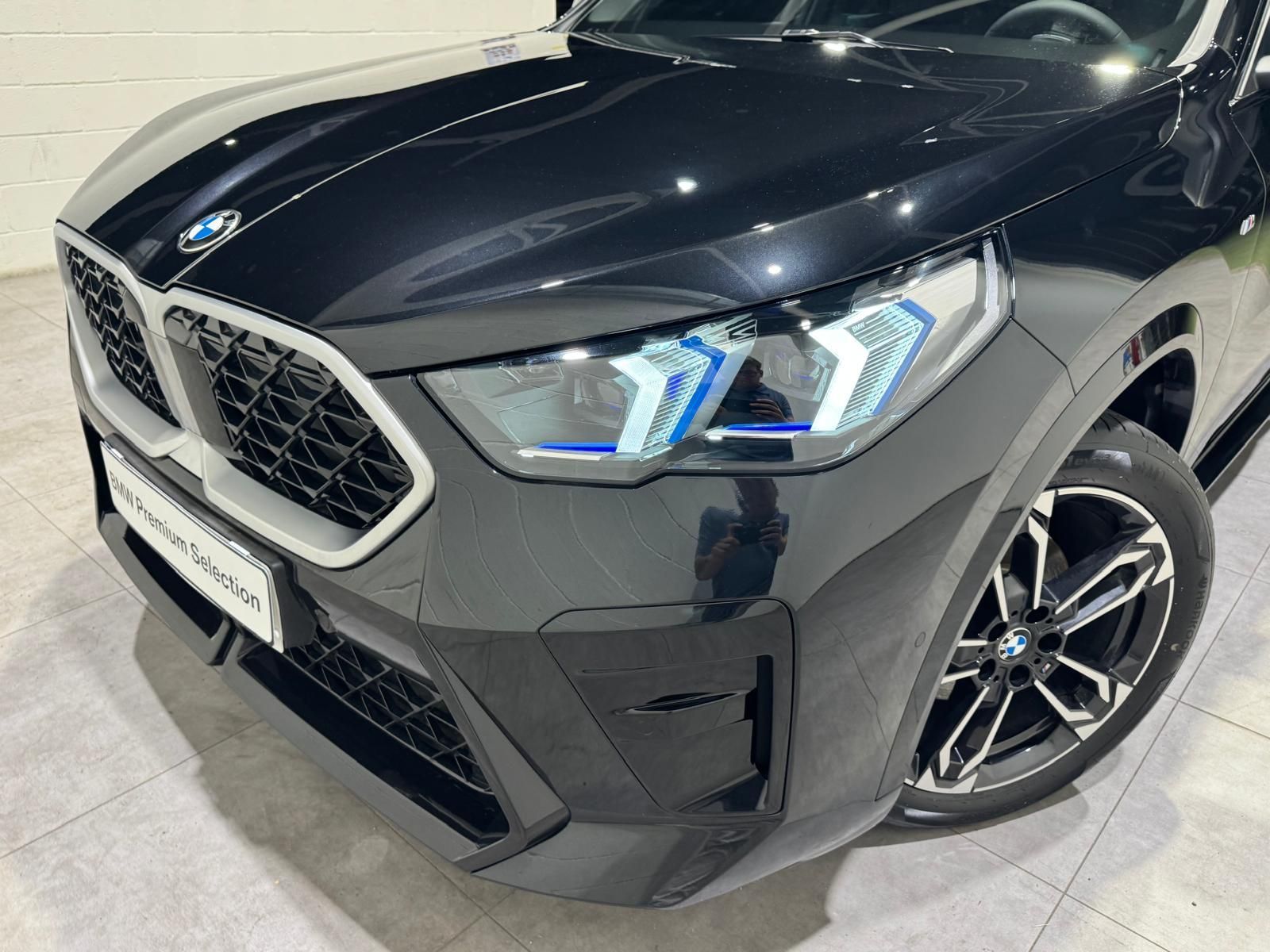 BMW X2 sDrive18d color Negro. Año 2025. 110KW(150CV). Diésel. En concesionario Quadis Munich (Terrassa) de Barcelona