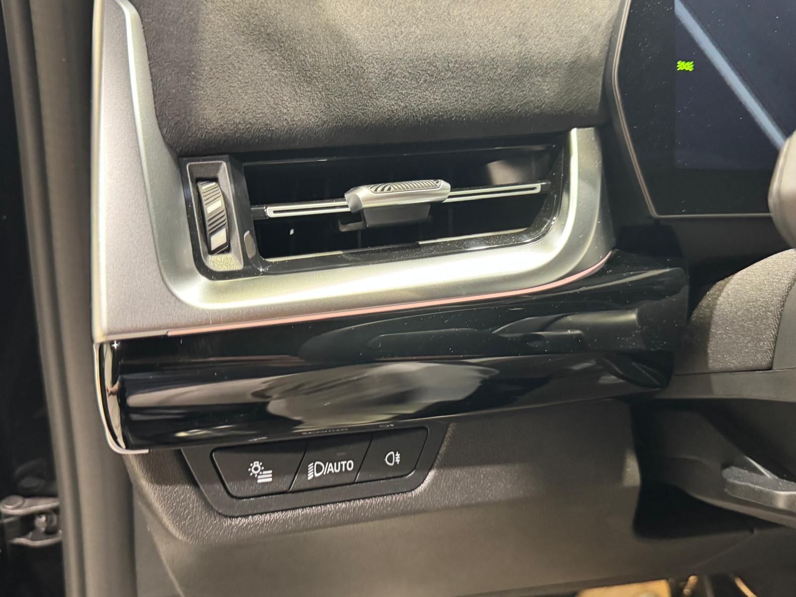 BMW X2 sDrive18d color Negro. Año 2025. 110KW(150CV). Diésel. En concesionario Quadis Munich (Terrassa) de Barcelona